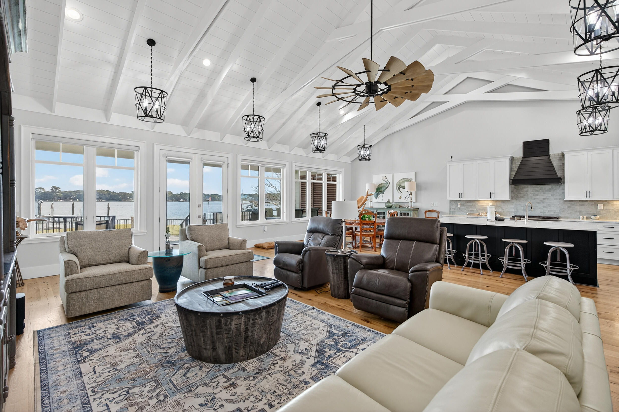 PEACOCKS POINT REPLAT - Residential