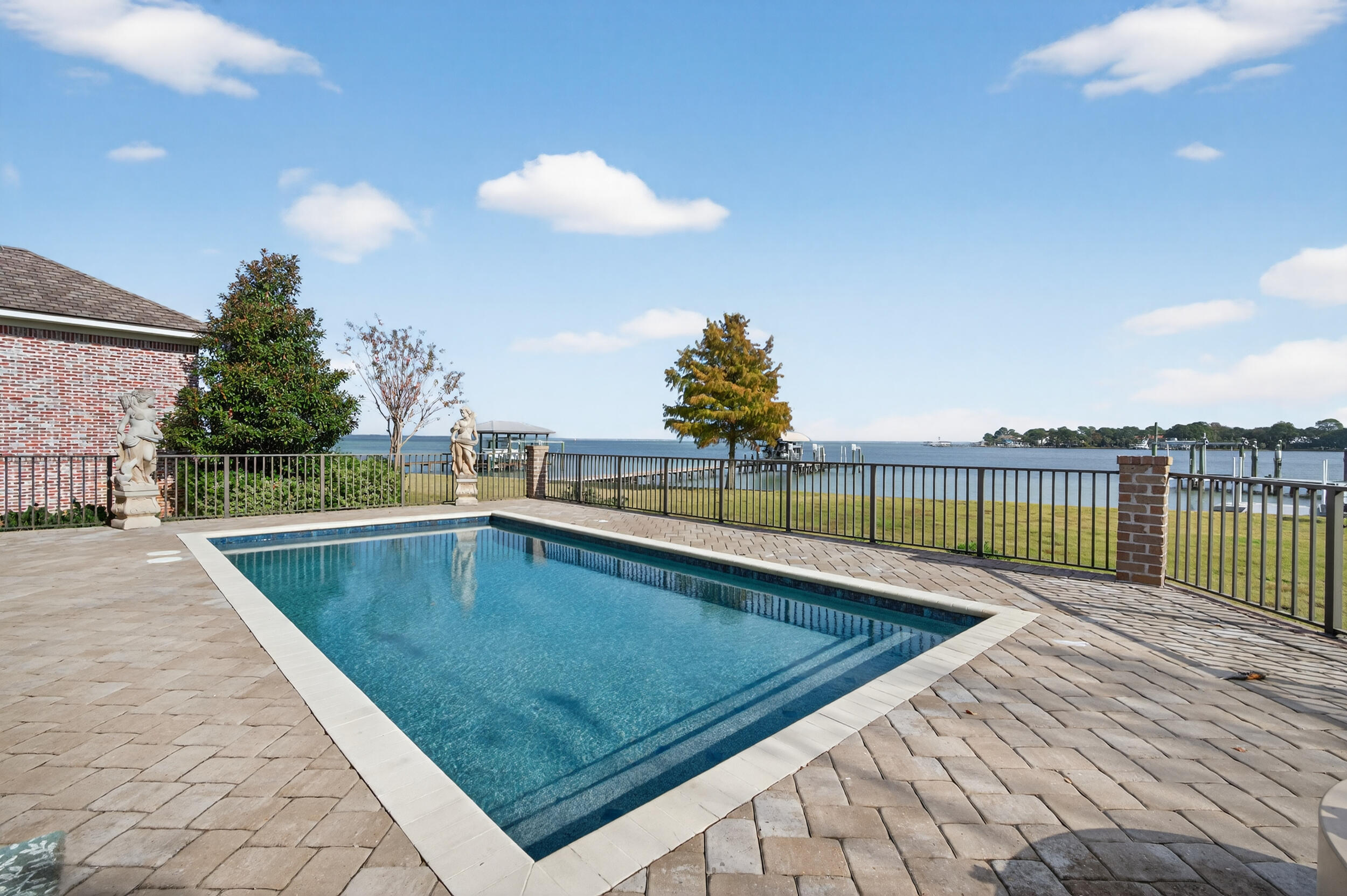 PEACOCKS POINT REPLAT - Residential