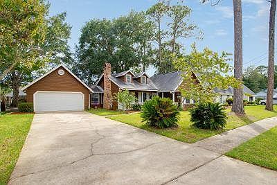 MARY ESTHER MANOR - Residential