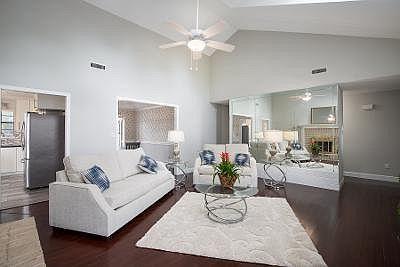 MARY ESTHER MANOR - Residential