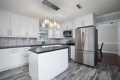 MARY ESTHER MANOR - Residential