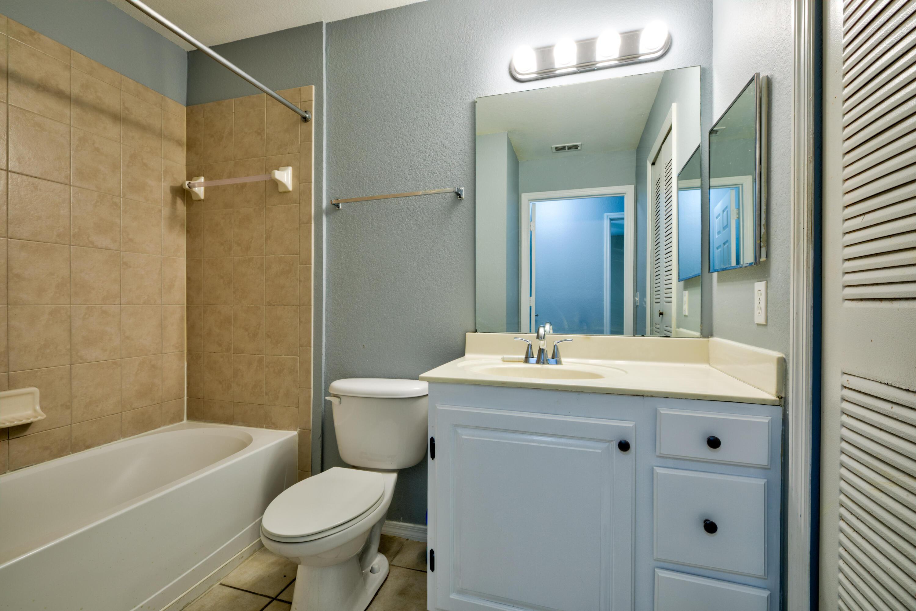 NAUTILUS CONDO - Residential