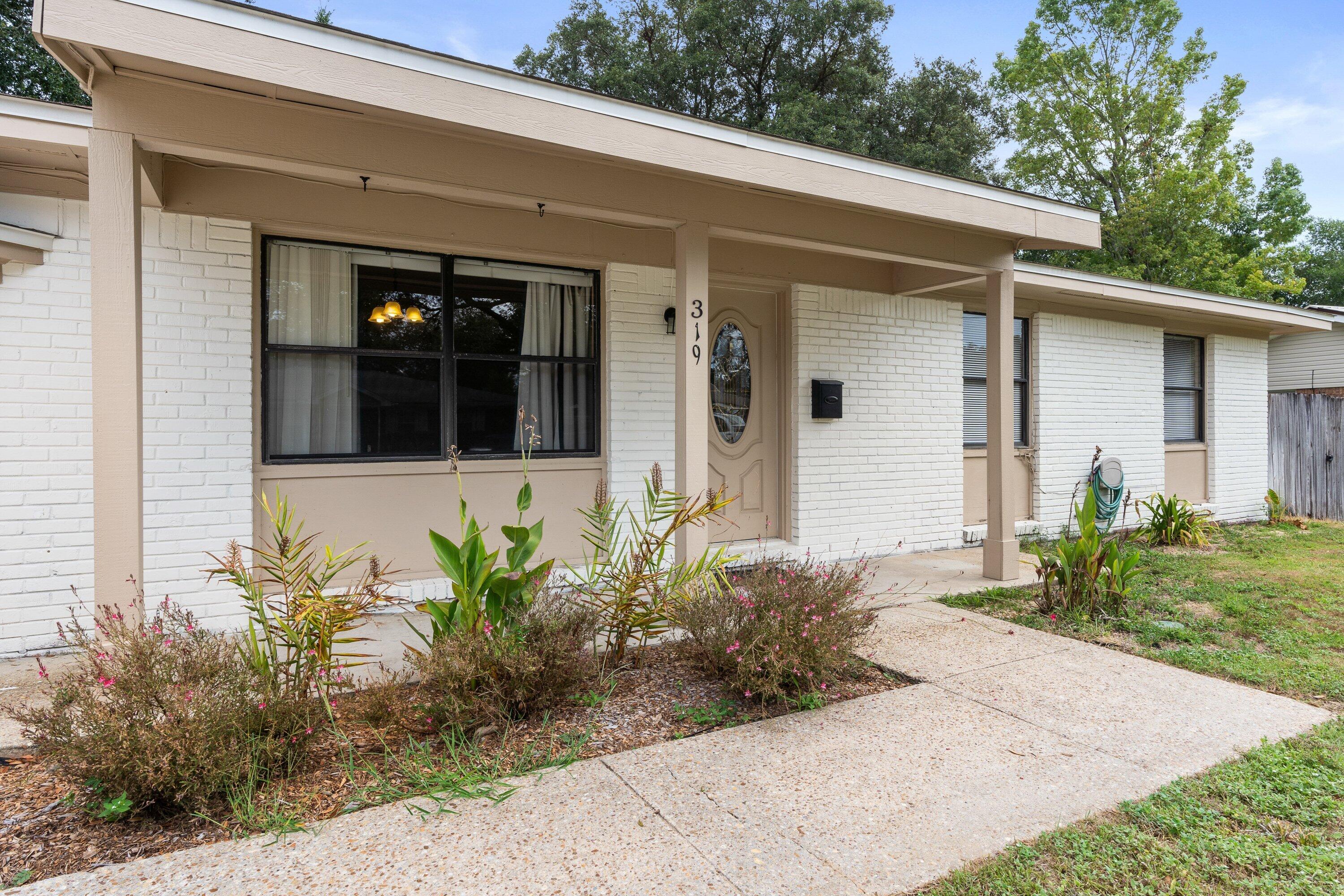 CAROL ANNE MANOR - Residential