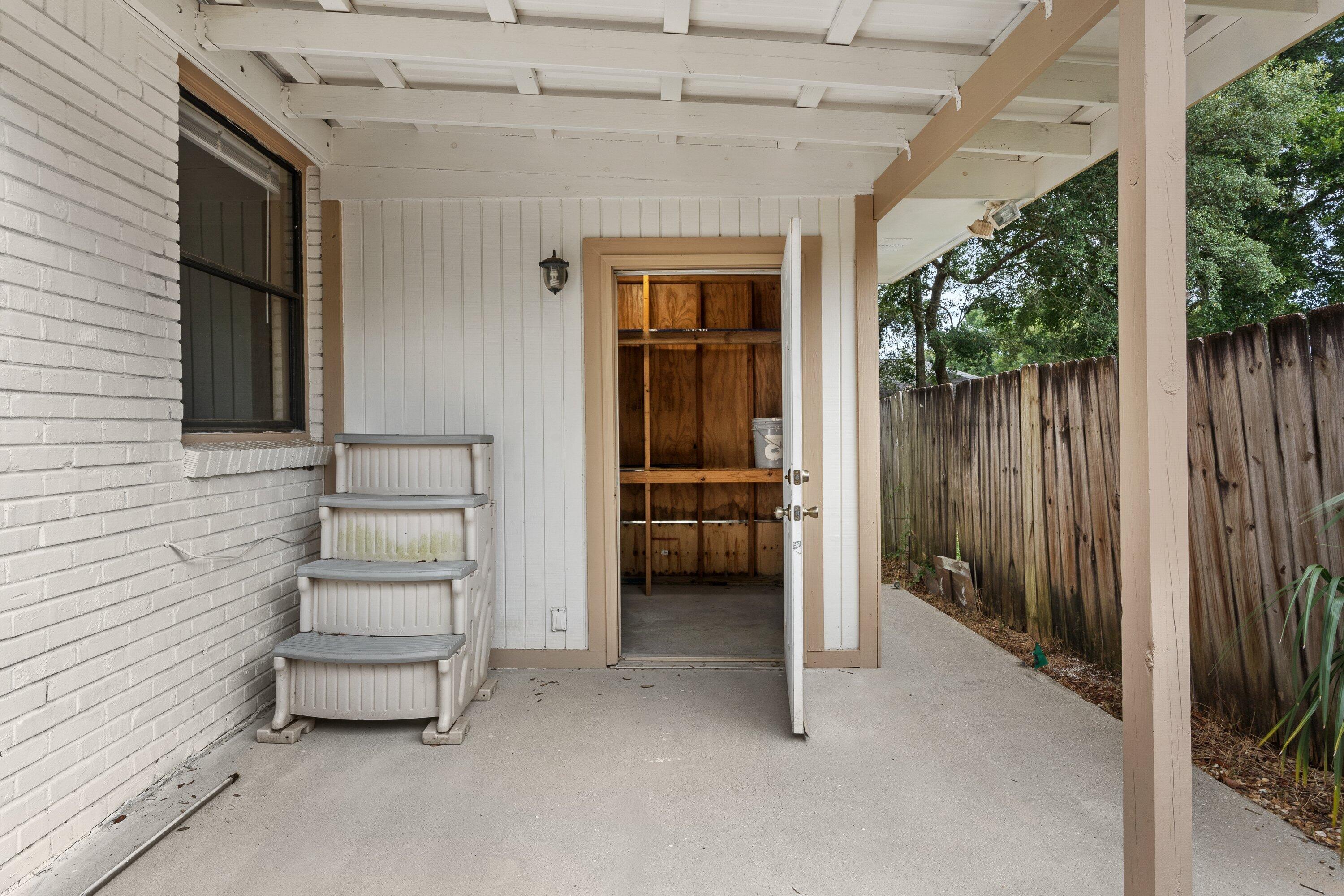 CAROL ANNE MANOR - Residential