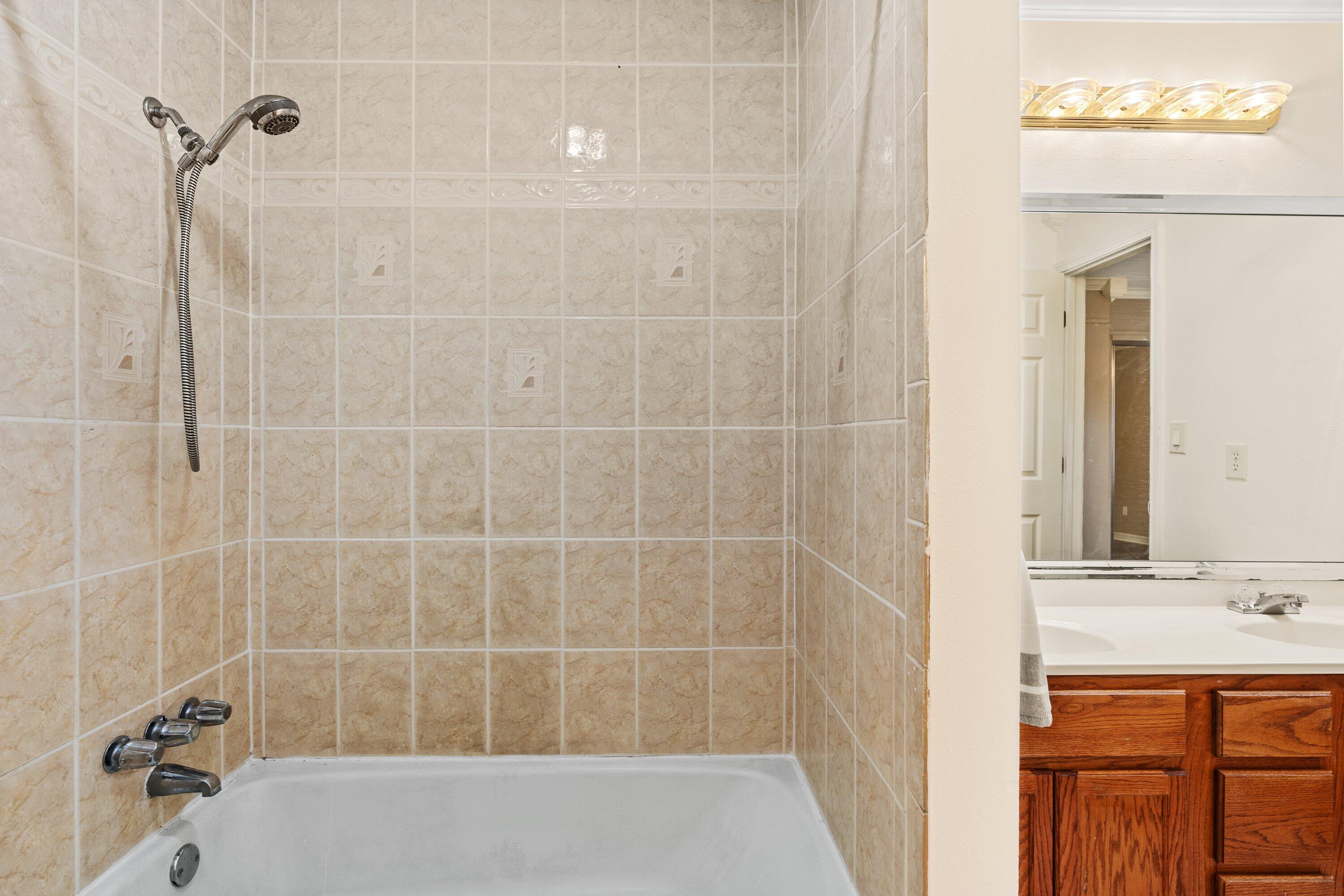 CAROL ANNE MANOR - Residential