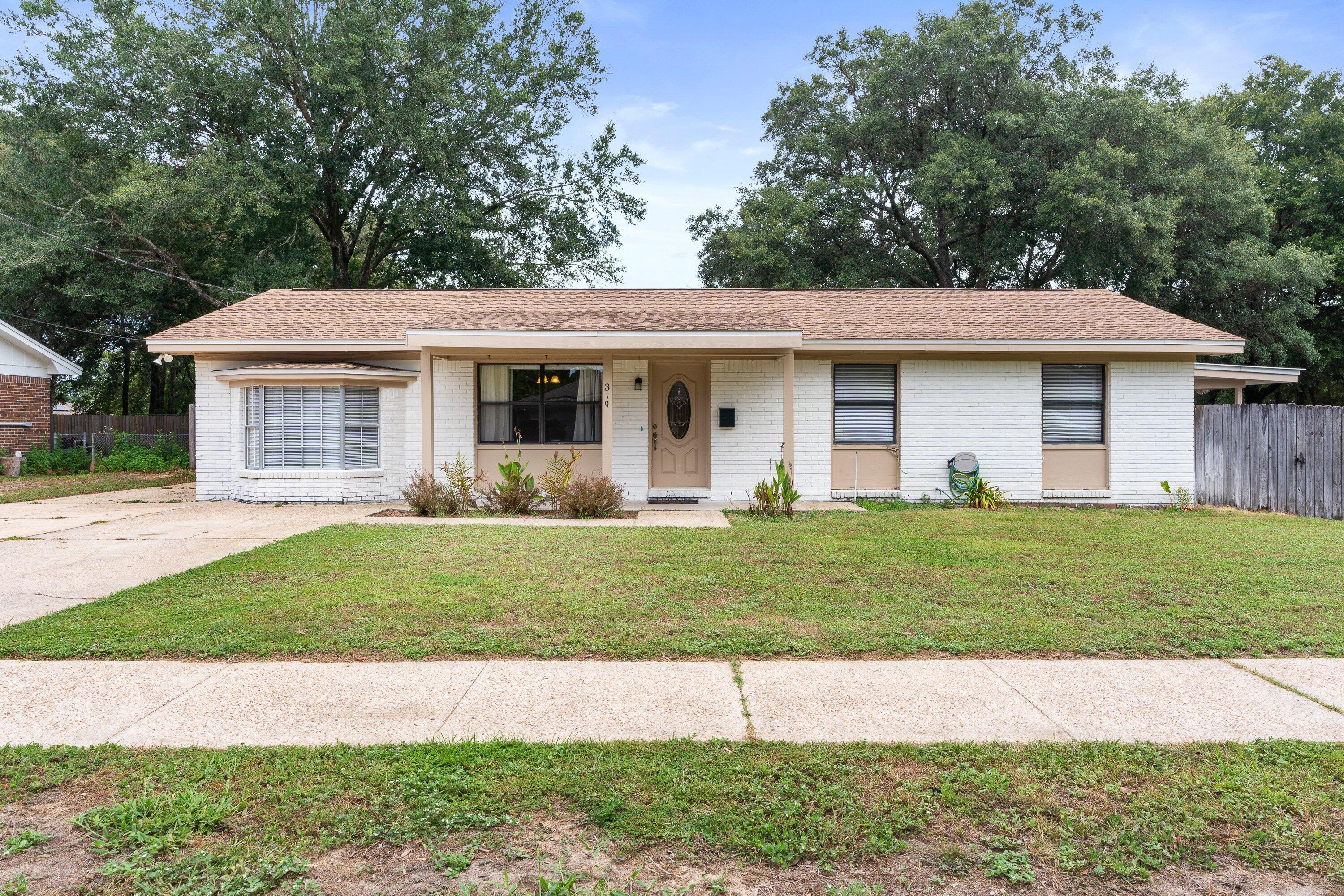 CAROL ANNE MANOR - Residential