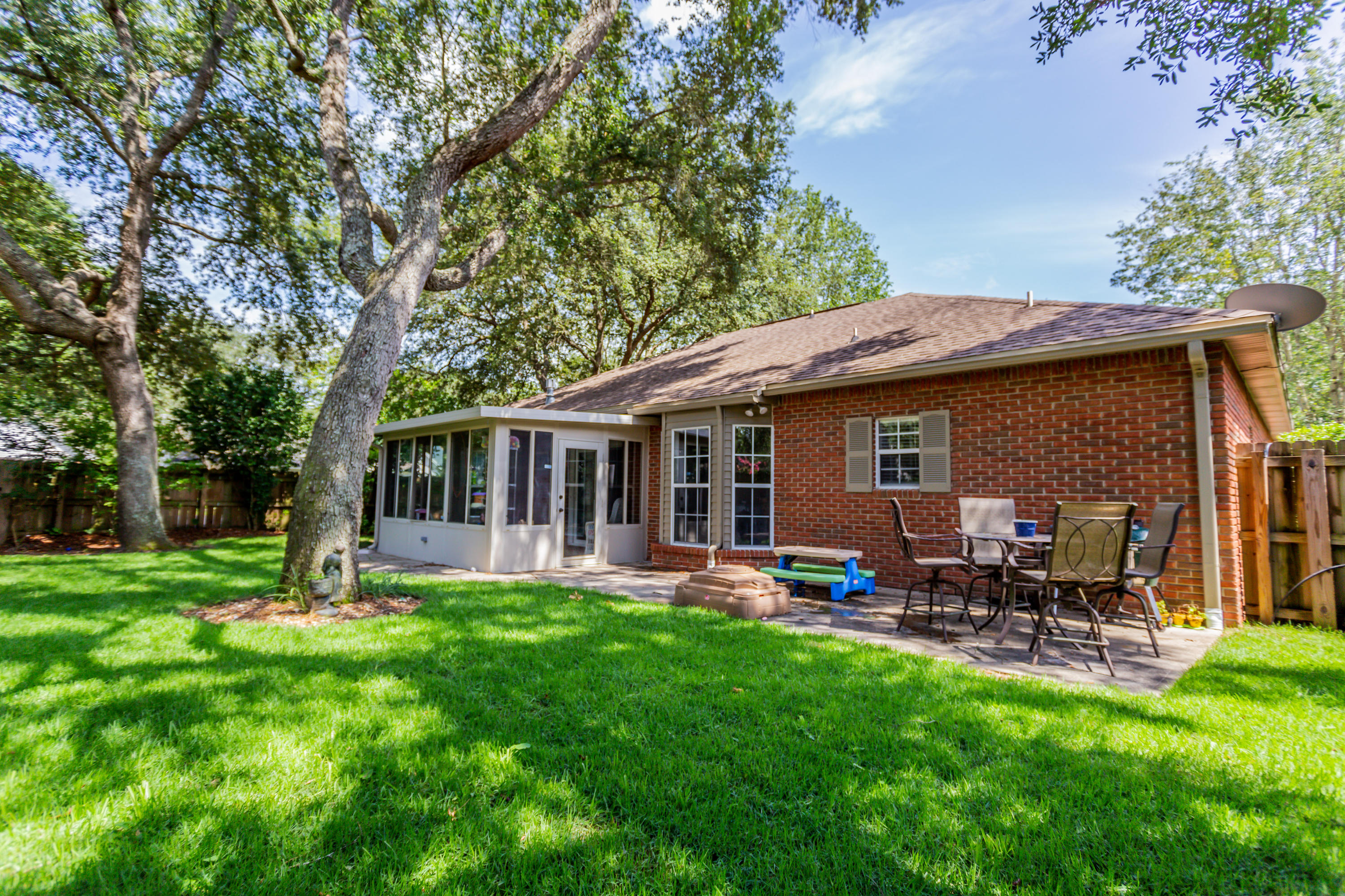 PARKWOOD COURT AT BLUEWATER BAY - Residential