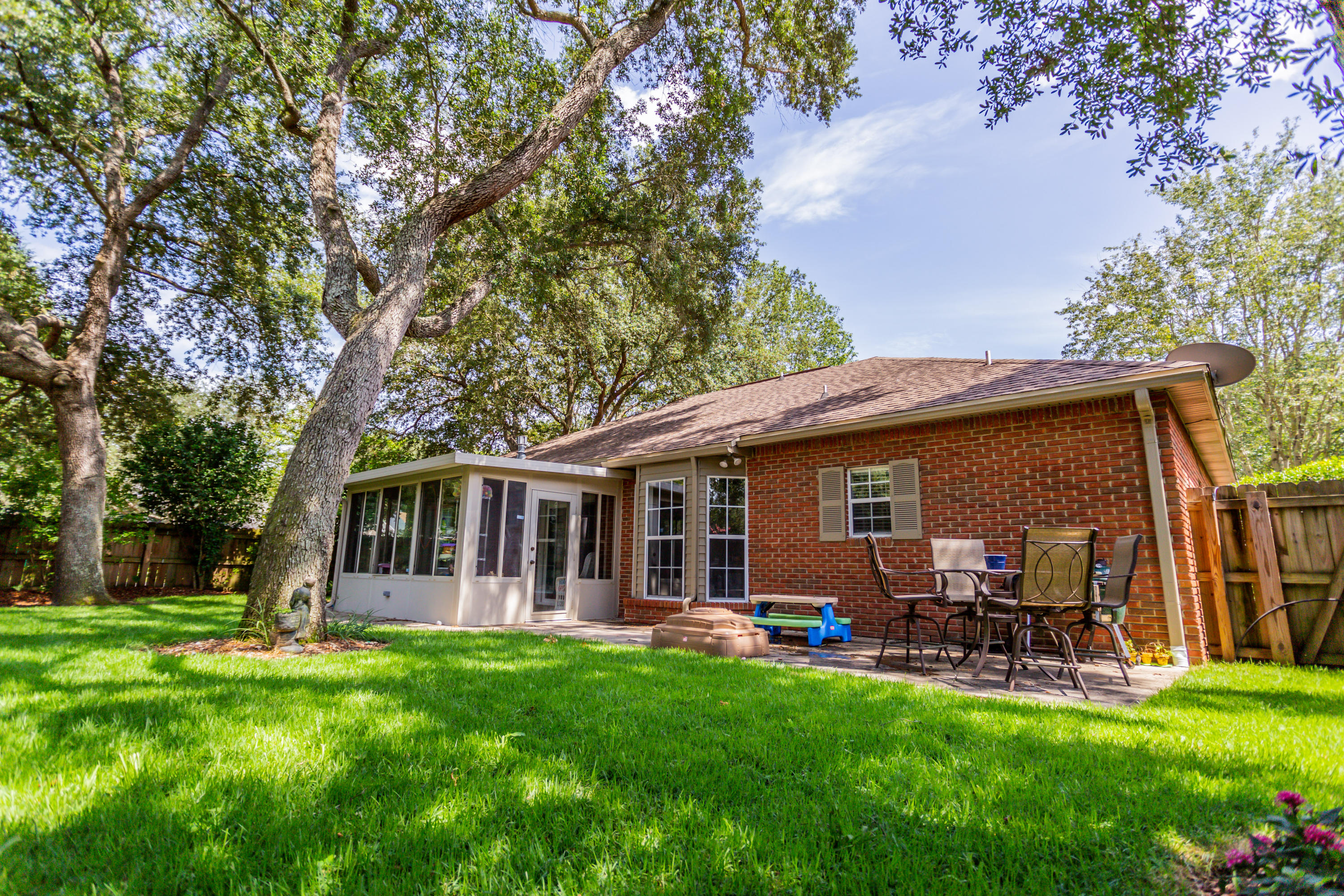 PARKWOOD COURT AT BLUEWATER BAY - Residential