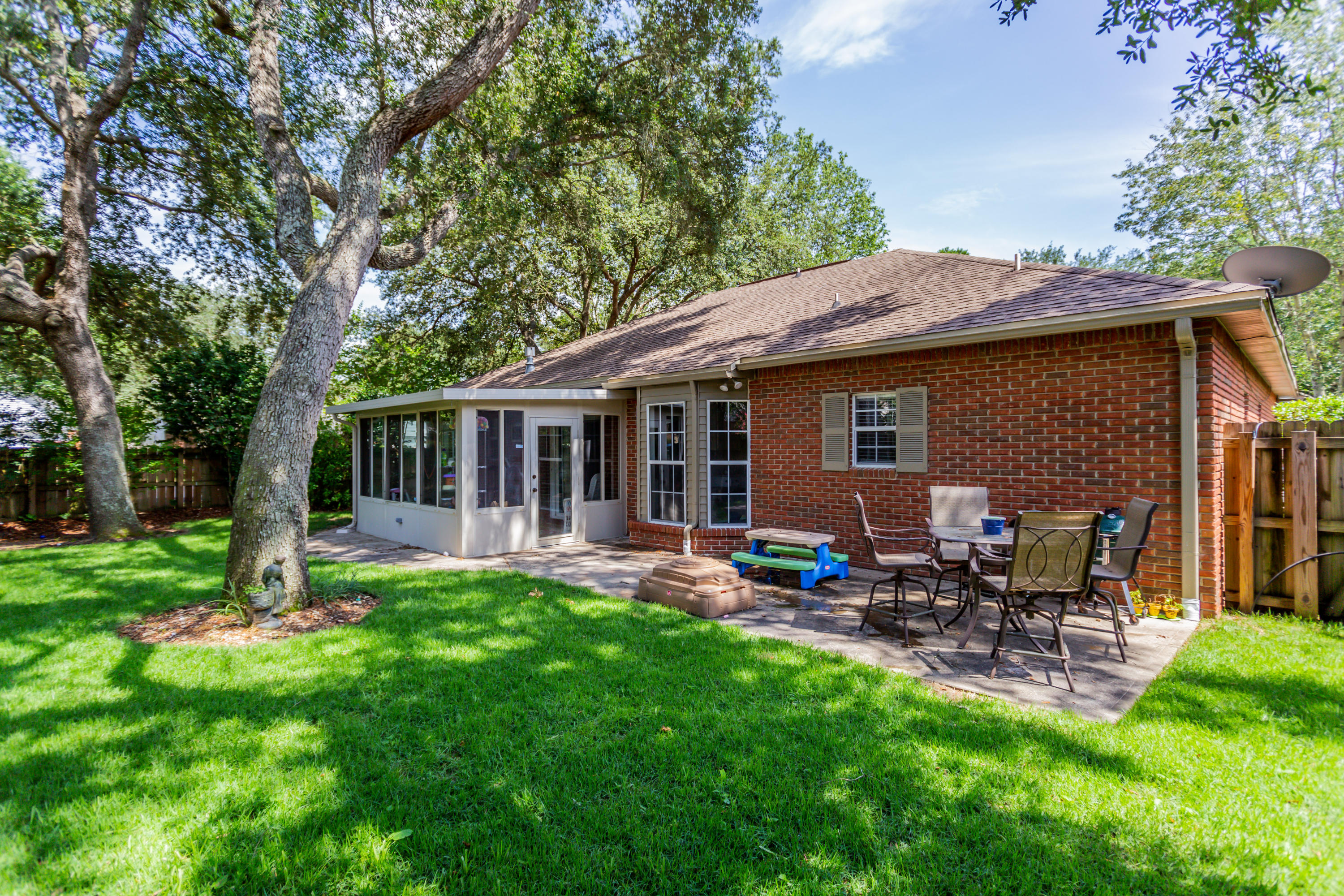 PARKWOOD COURT AT BLUEWATER BAY - Residential