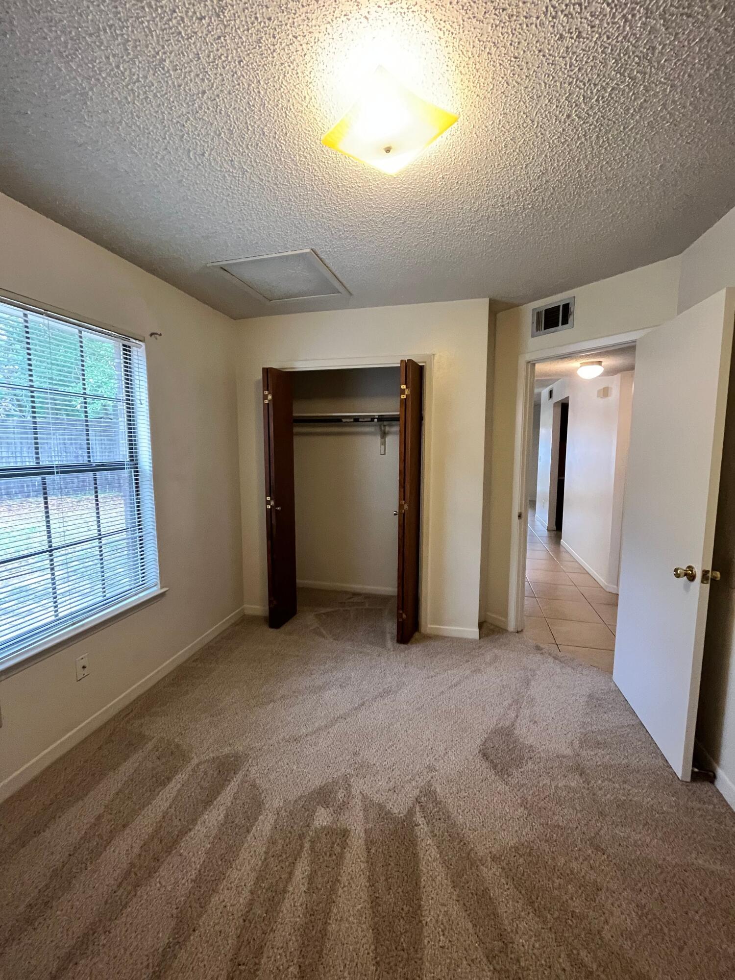 CLASSIC MANOR - Residential Lease