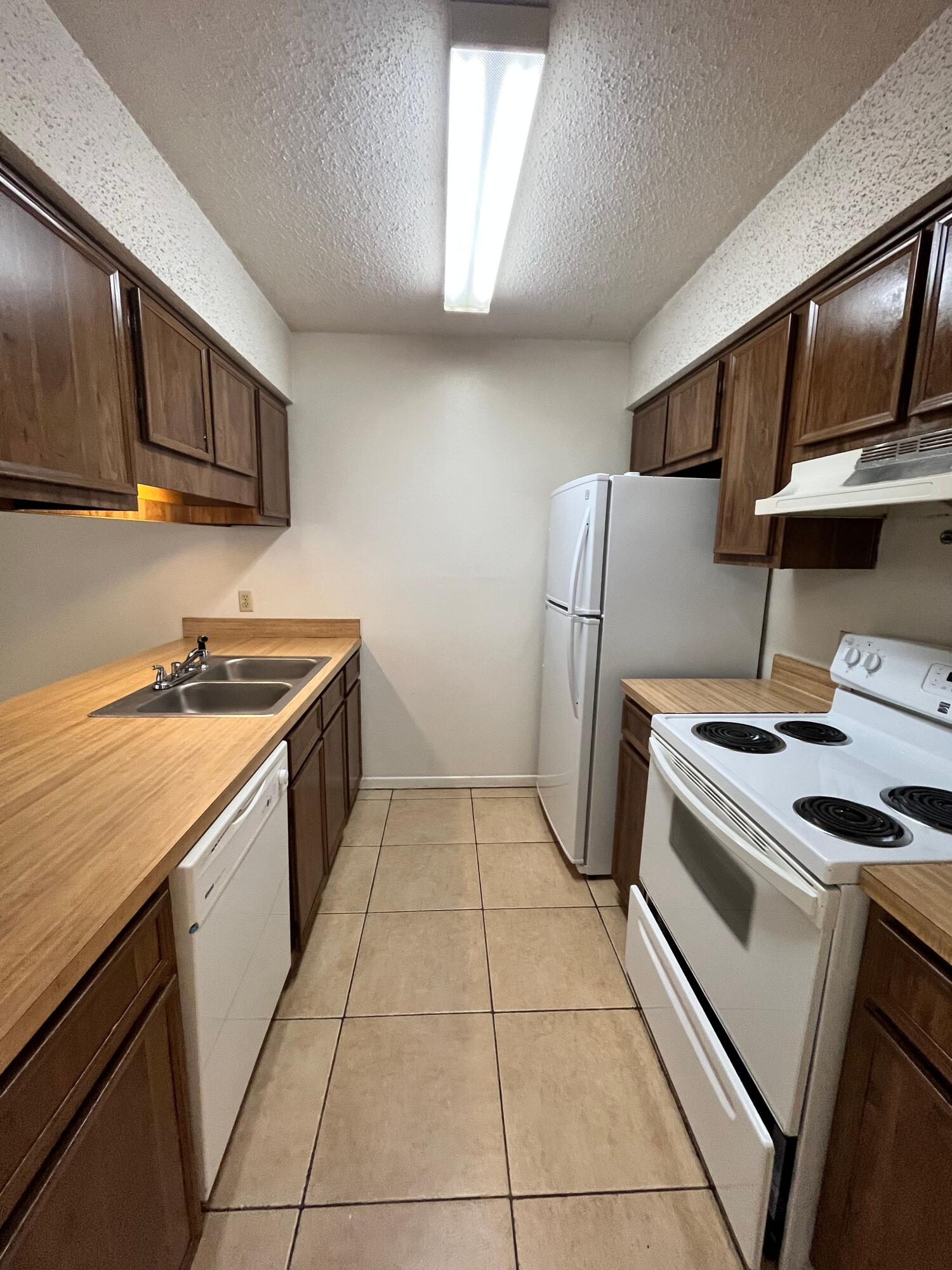 CLASSIC MANOR - Residential Lease