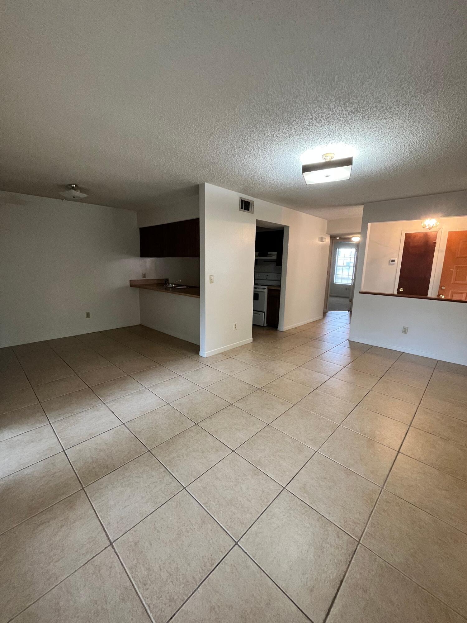 CLASSIC MANOR - Residential Lease