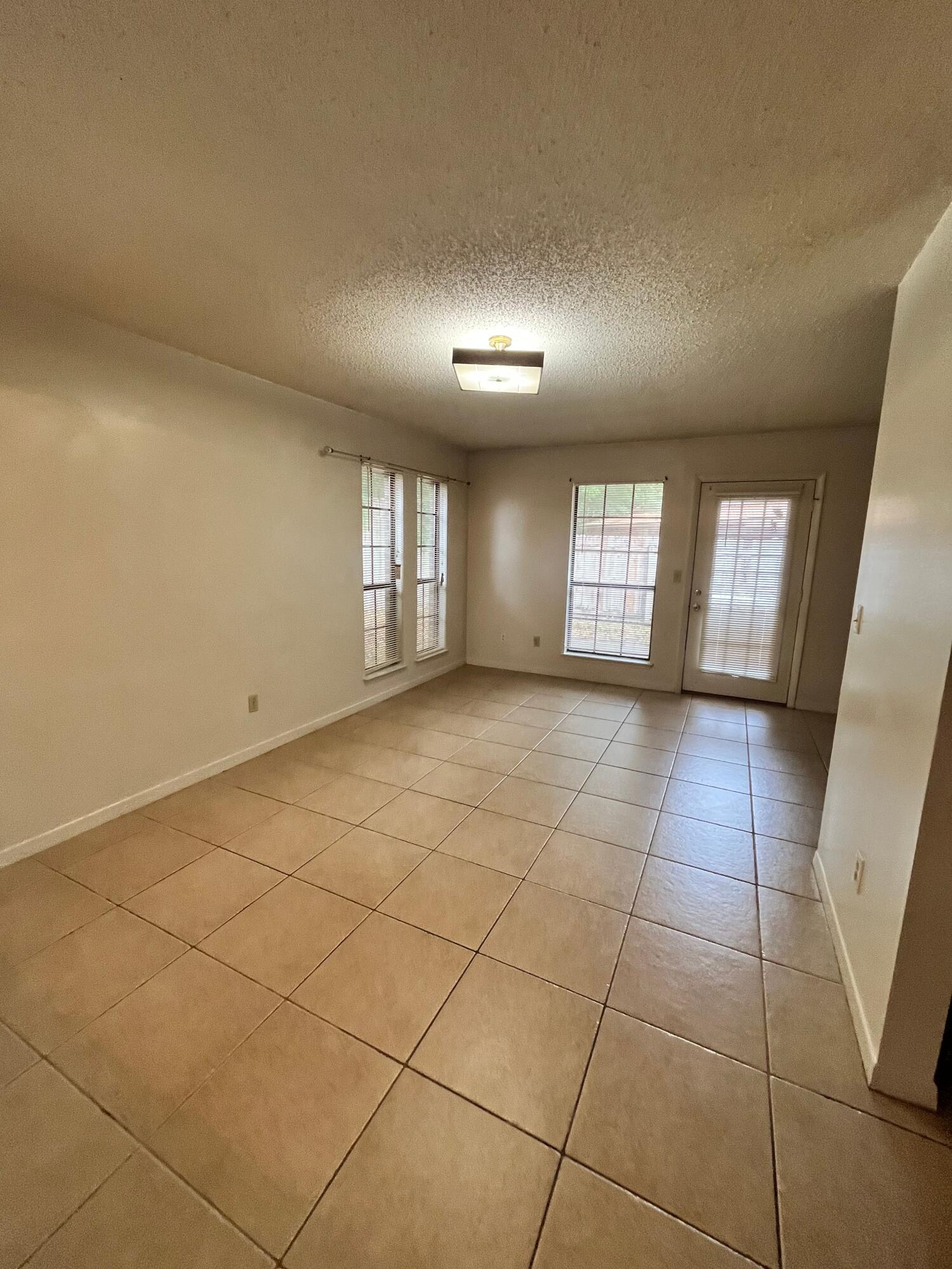 CLASSIC MANOR - Residential Lease