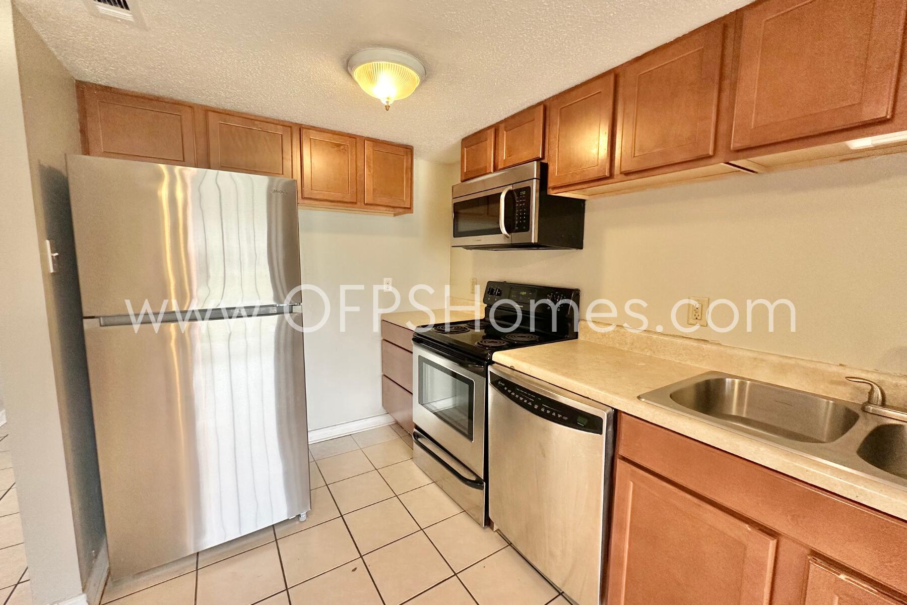 PORT DIXIE - Residential Lease