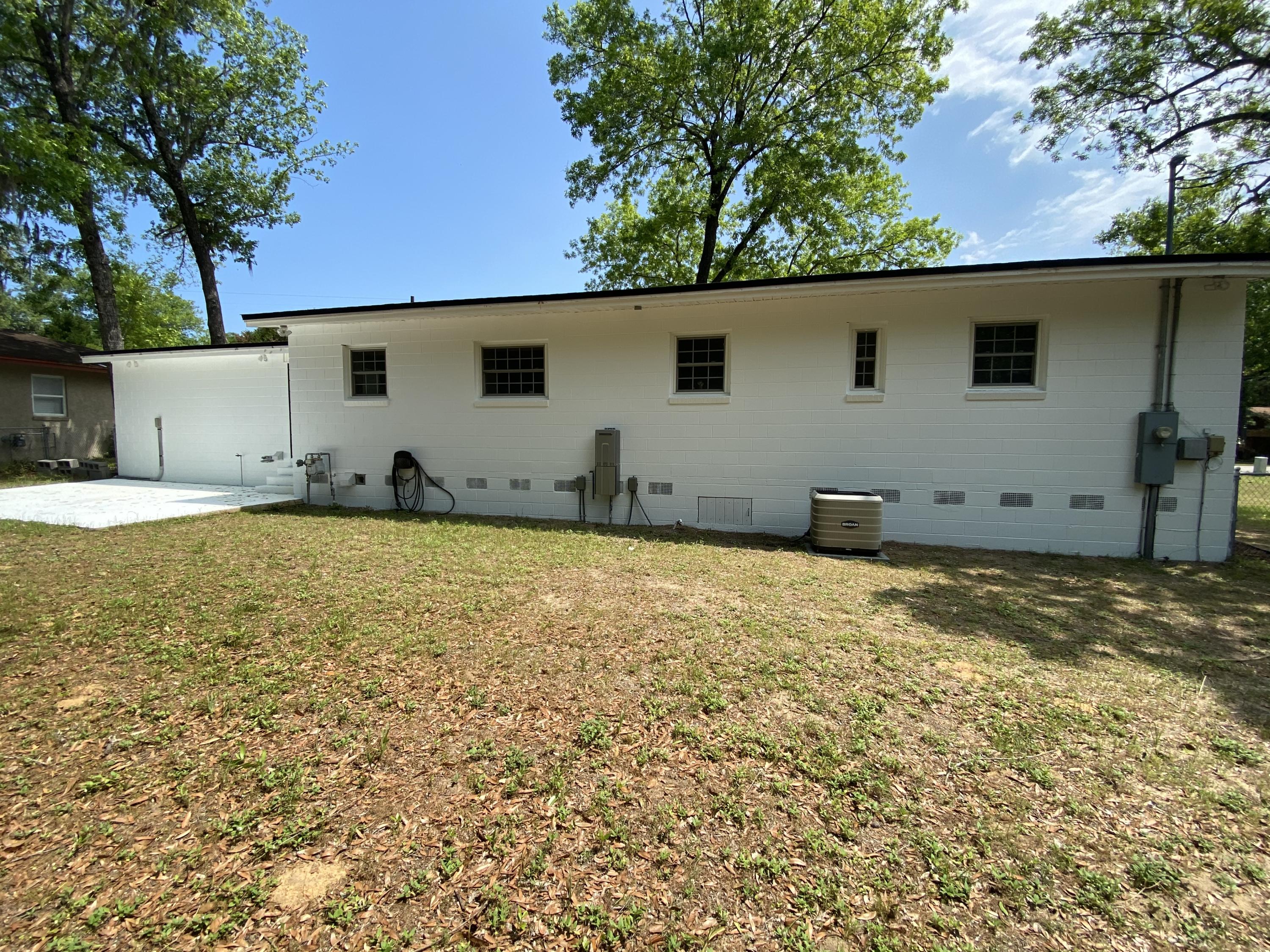 GREY MOSS POINT S/D LOT 6 BLK 6 - Residential