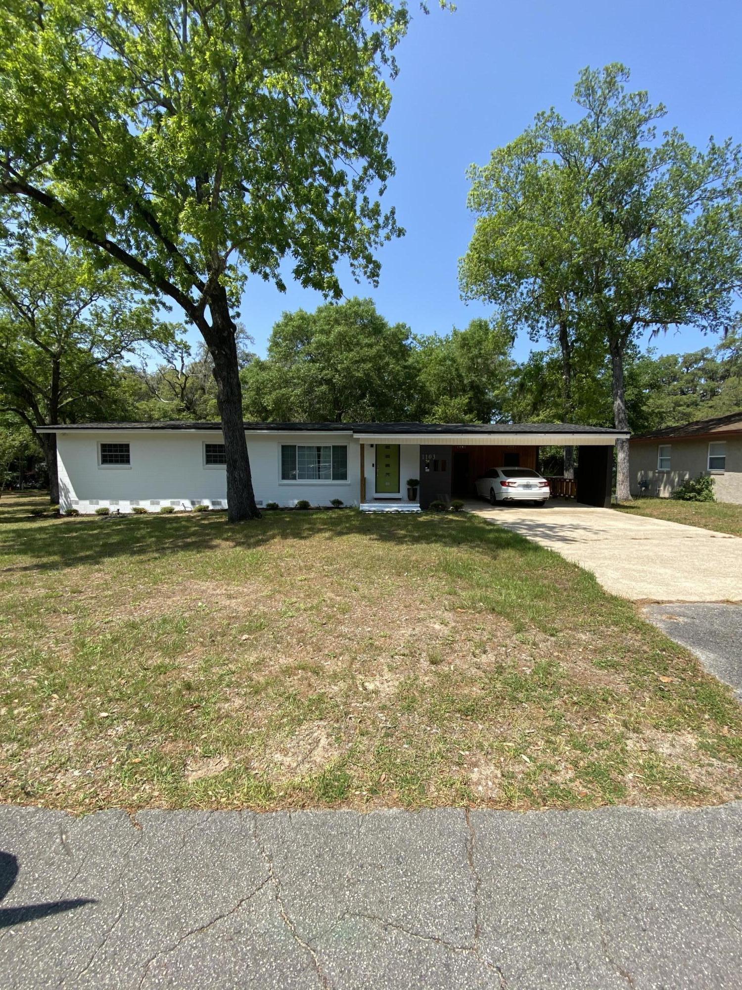 GREY MOSS POINT S/D LOT 6 BLK 6 - Residential