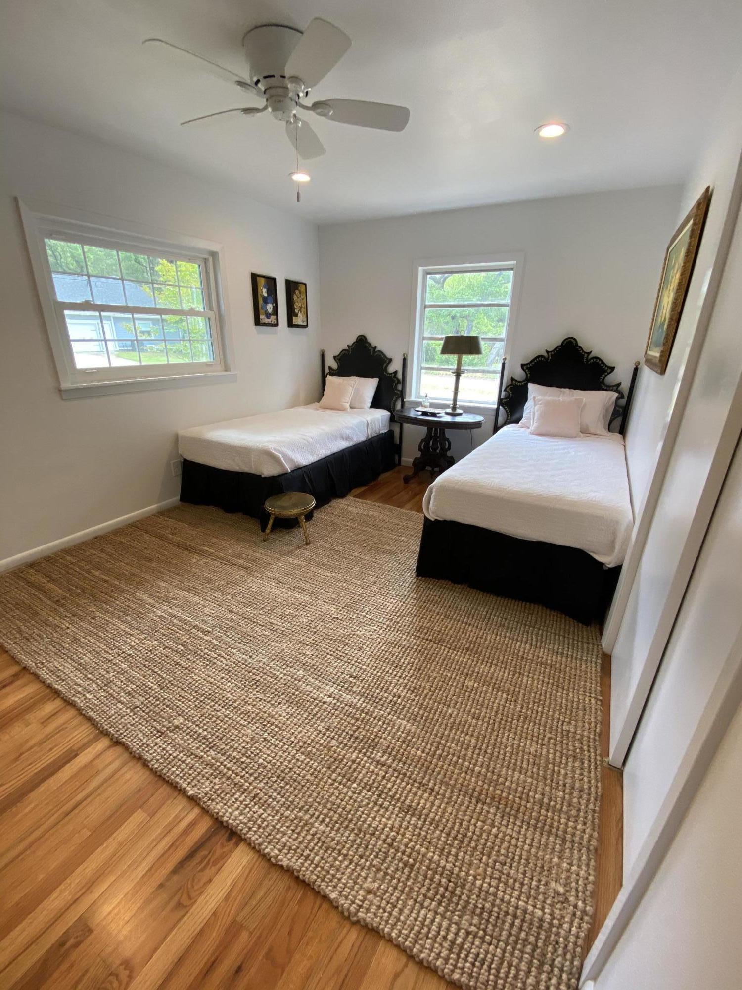 GREY MOSS POINT S/D LOT 6 BLK 6 - Residential