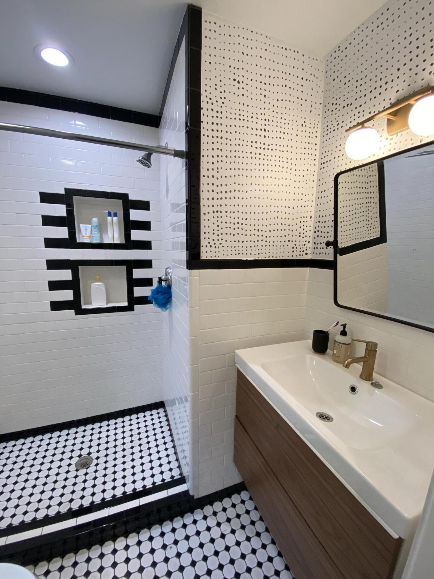 GREY MOSS POINT S/D LOT 6 BLK 6 - Residential