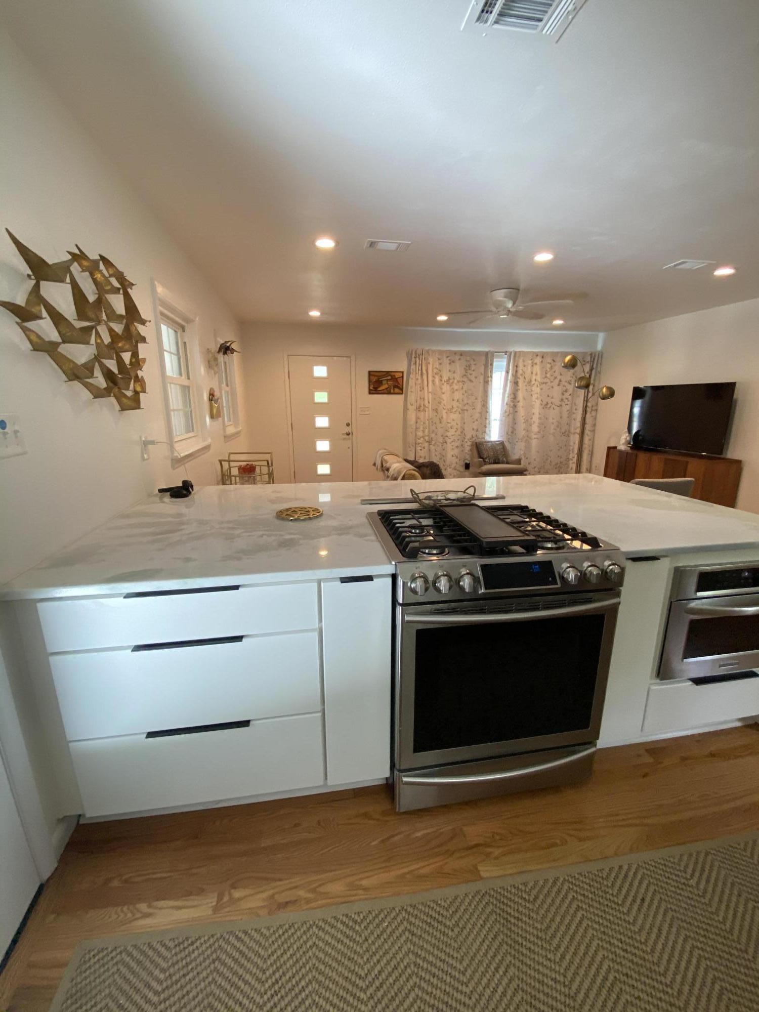 GREY MOSS POINT S/D LOT 6 BLK 6 - Residential