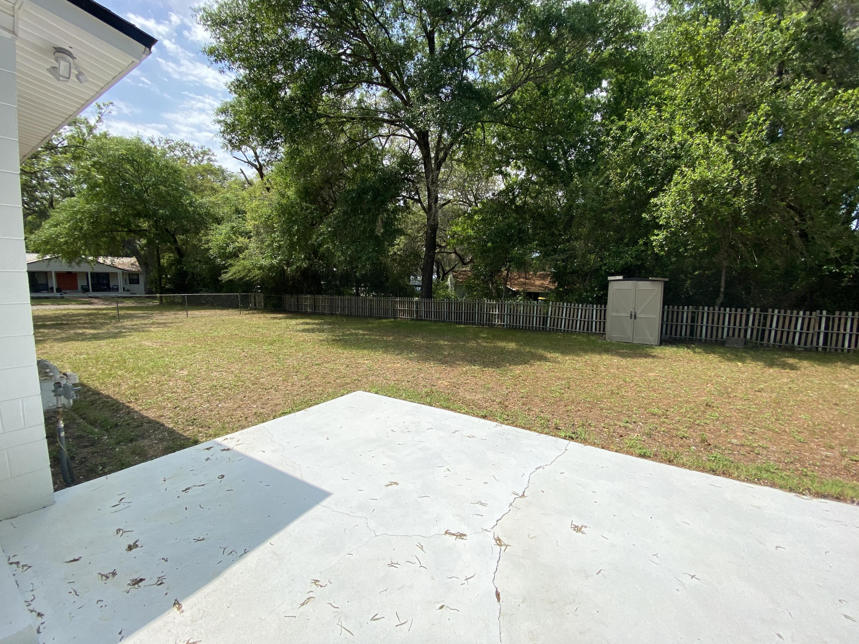 GREY MOSS POINT S/D LOT 6 BLK 6 - Residential