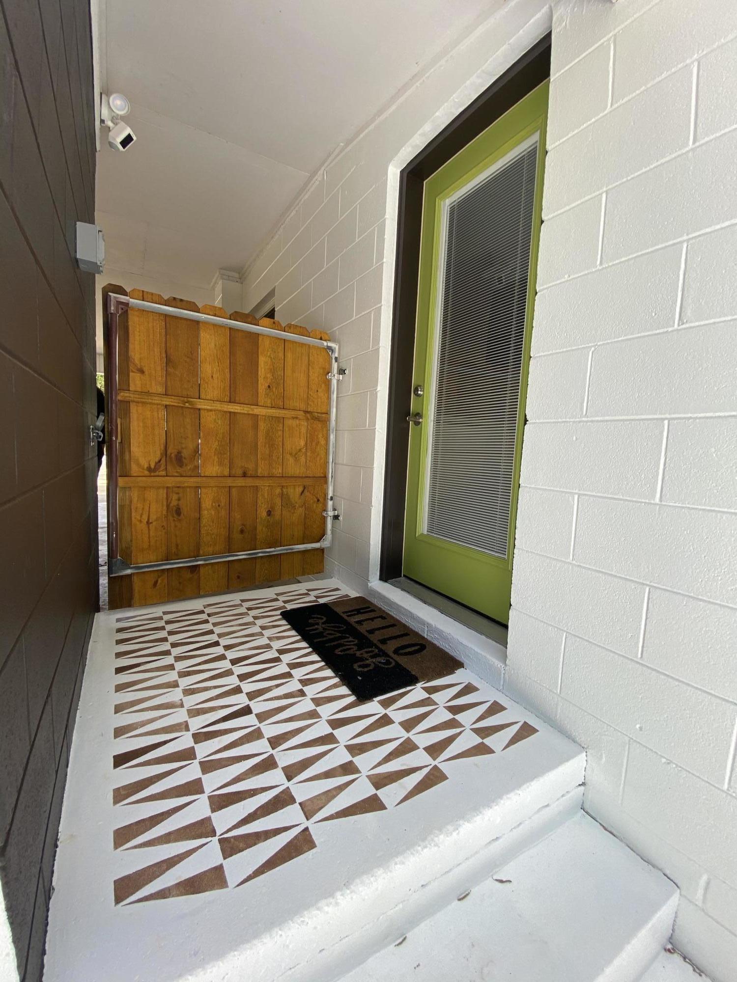 GREY MOSS POINT S/D LOT 6 BLK 6 - Residential