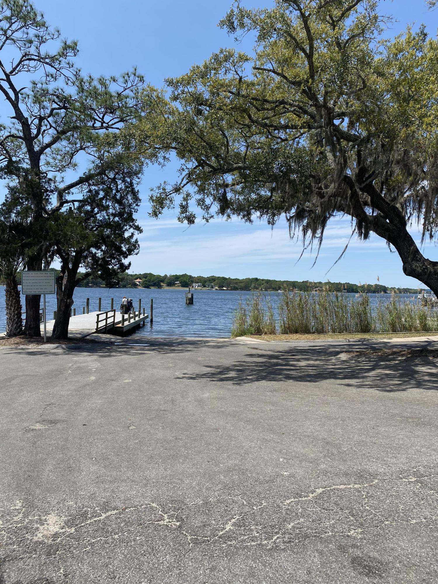 GREY MOSS POINT S/D LOT 6 BLK 6 - Residential