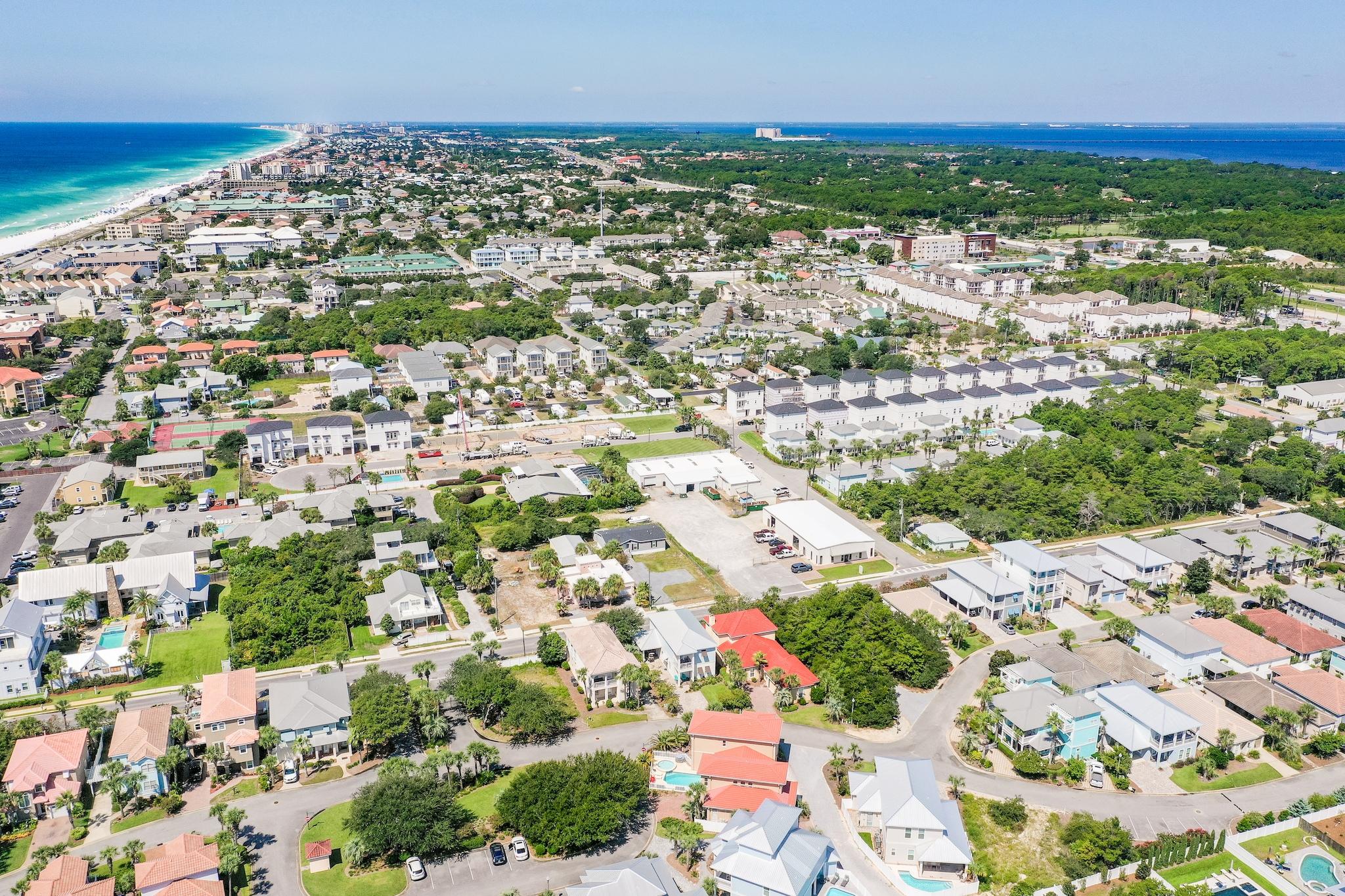 EMERALD WATERS VILLAGE - Residential