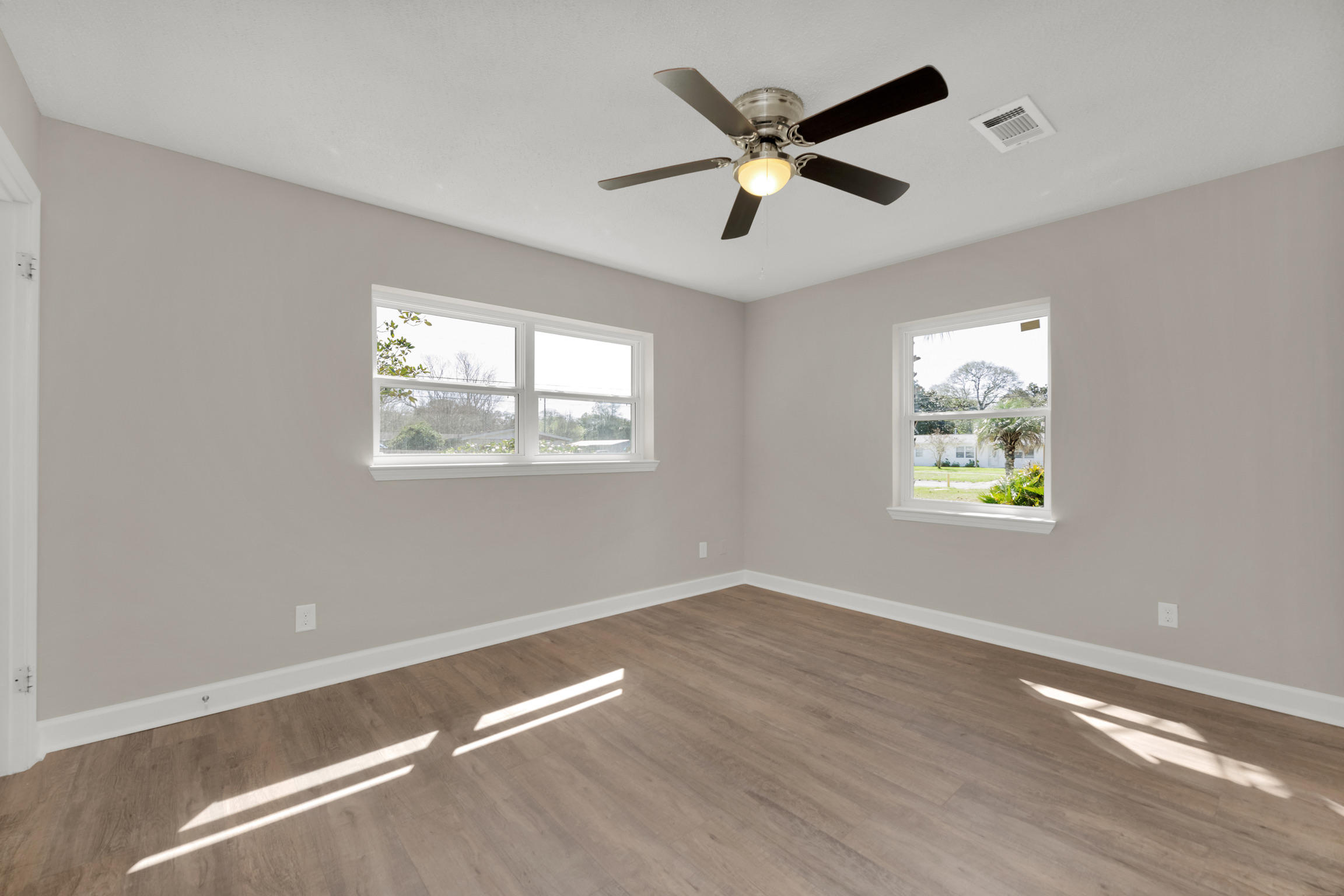 OAK TREE PARK - Residential