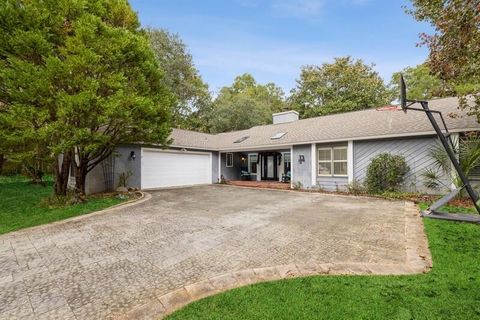 A home in Niceville