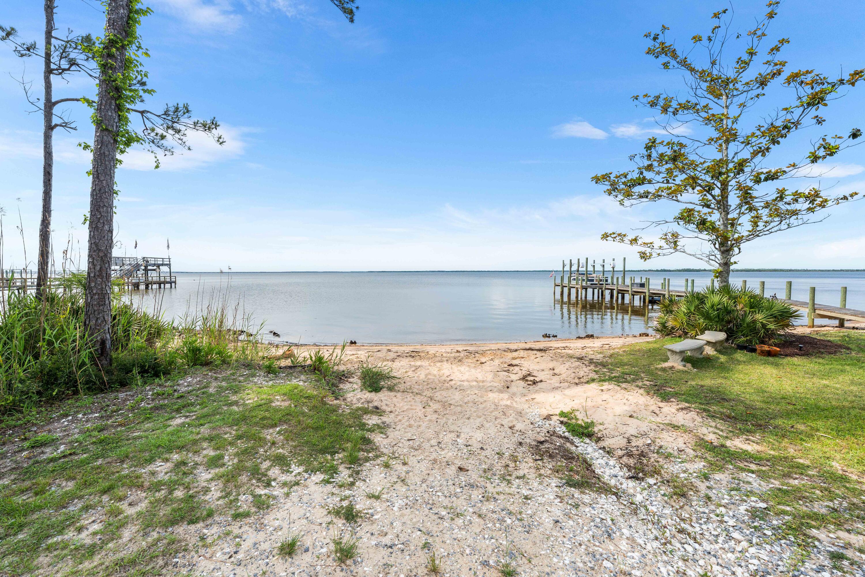 MAGNOLIA BEACH - Residential