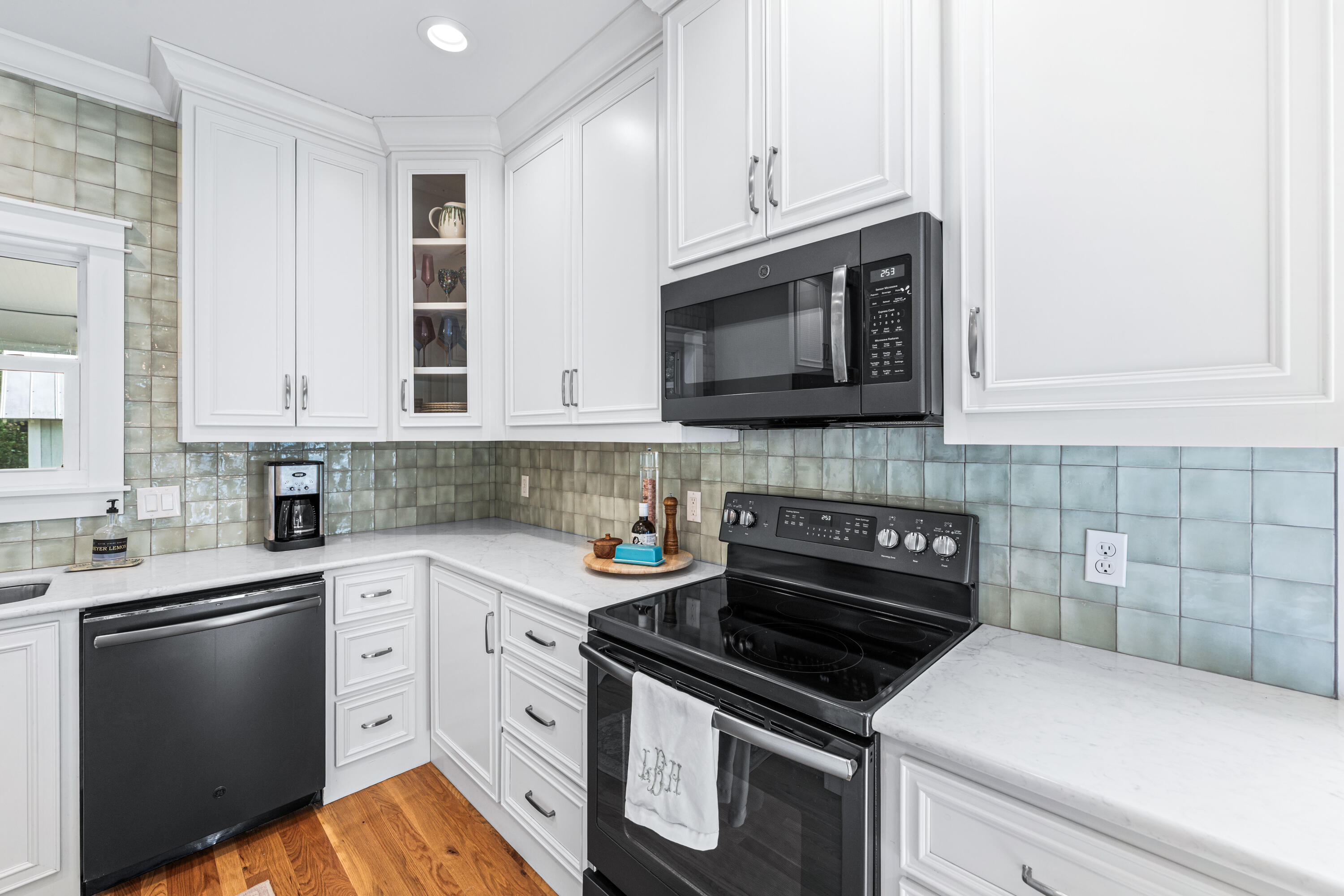 MAGNOLIA BEACH - Residential