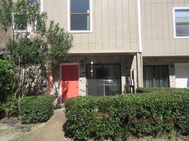 Quaint townhome in Midtown with pool view. New paint, carpet and roof are great pluses to your comfort. Must see to appreciate.