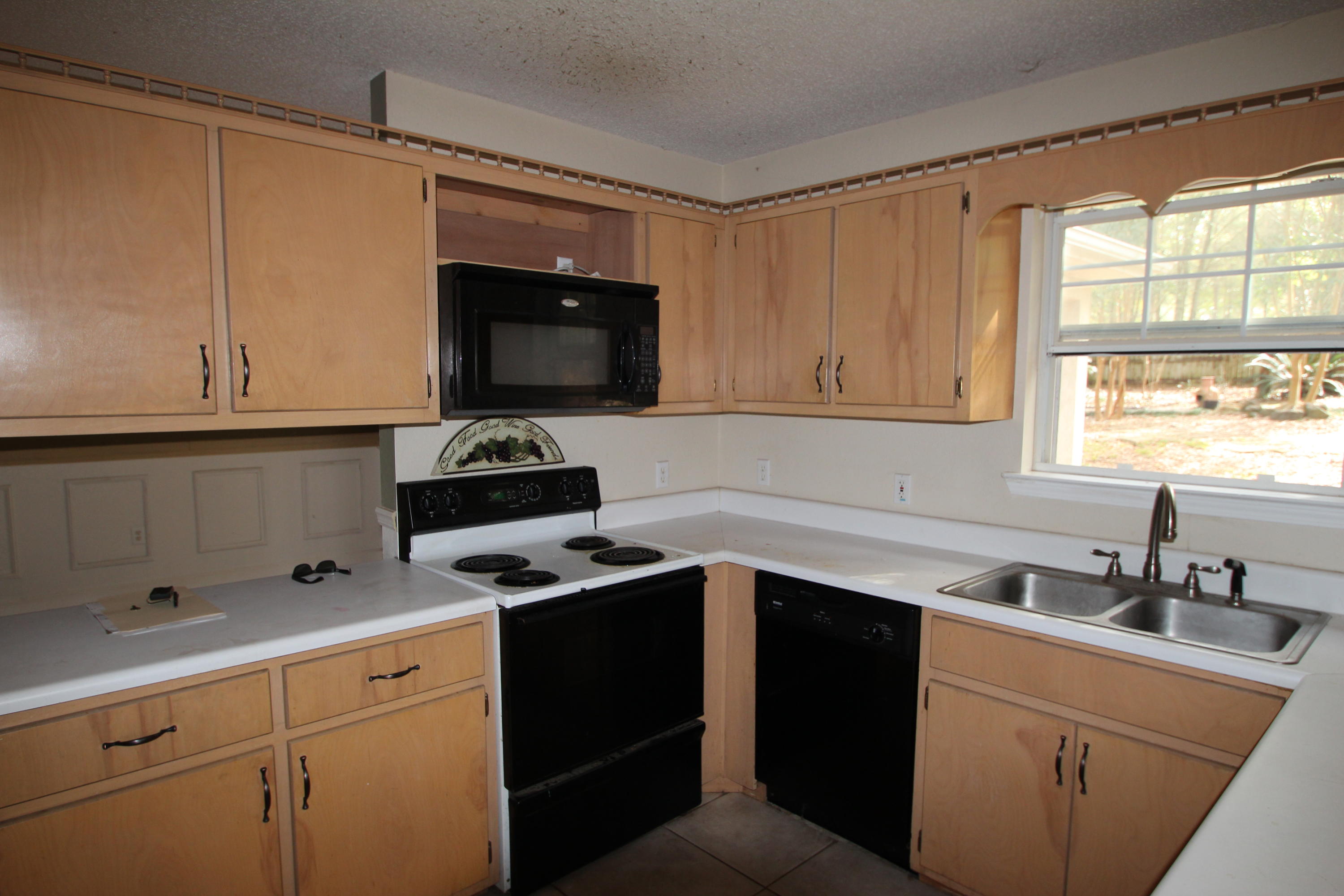 ROLLING HILLS ESTATES - Residential