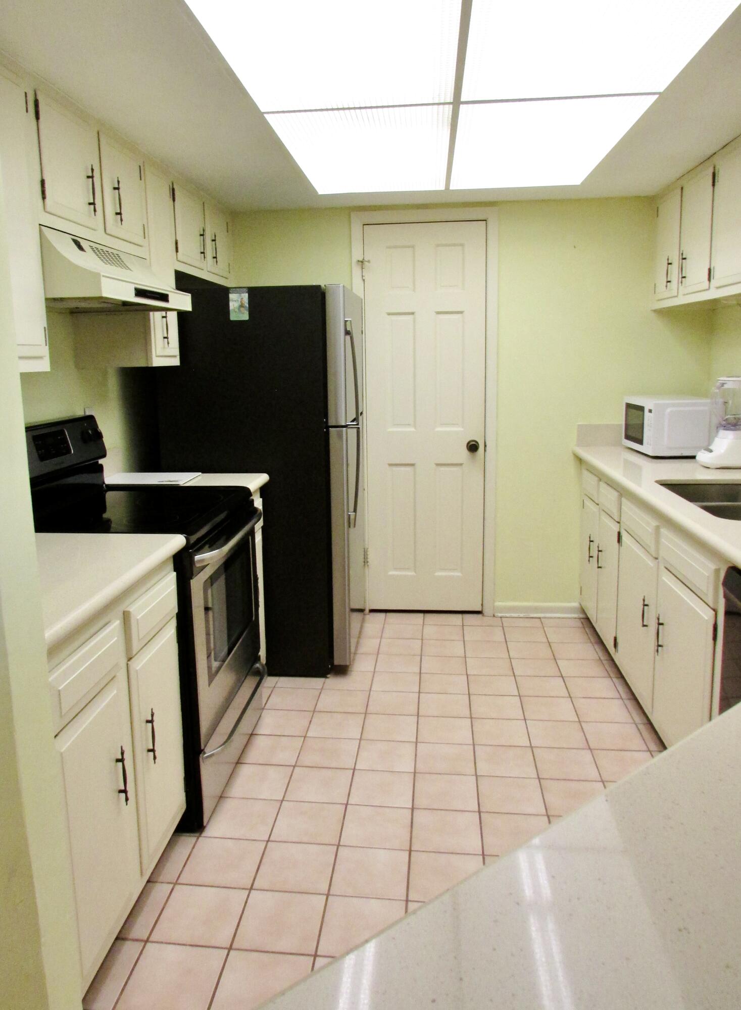 EL MATADOR CONDO - Residential