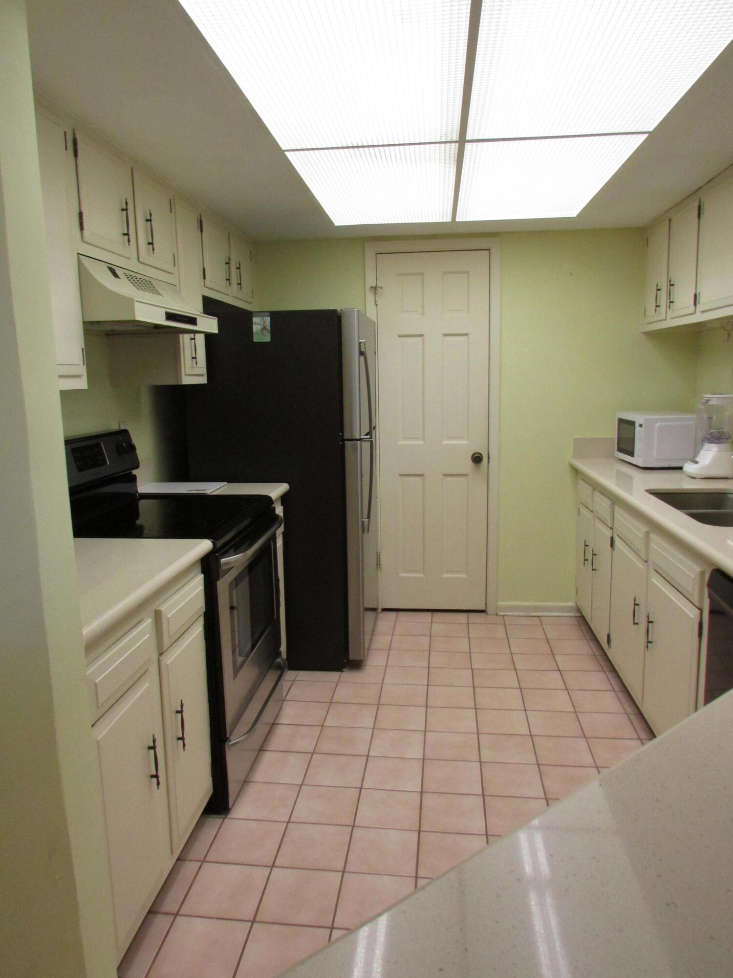 EL MATADOR CONDO - Residential