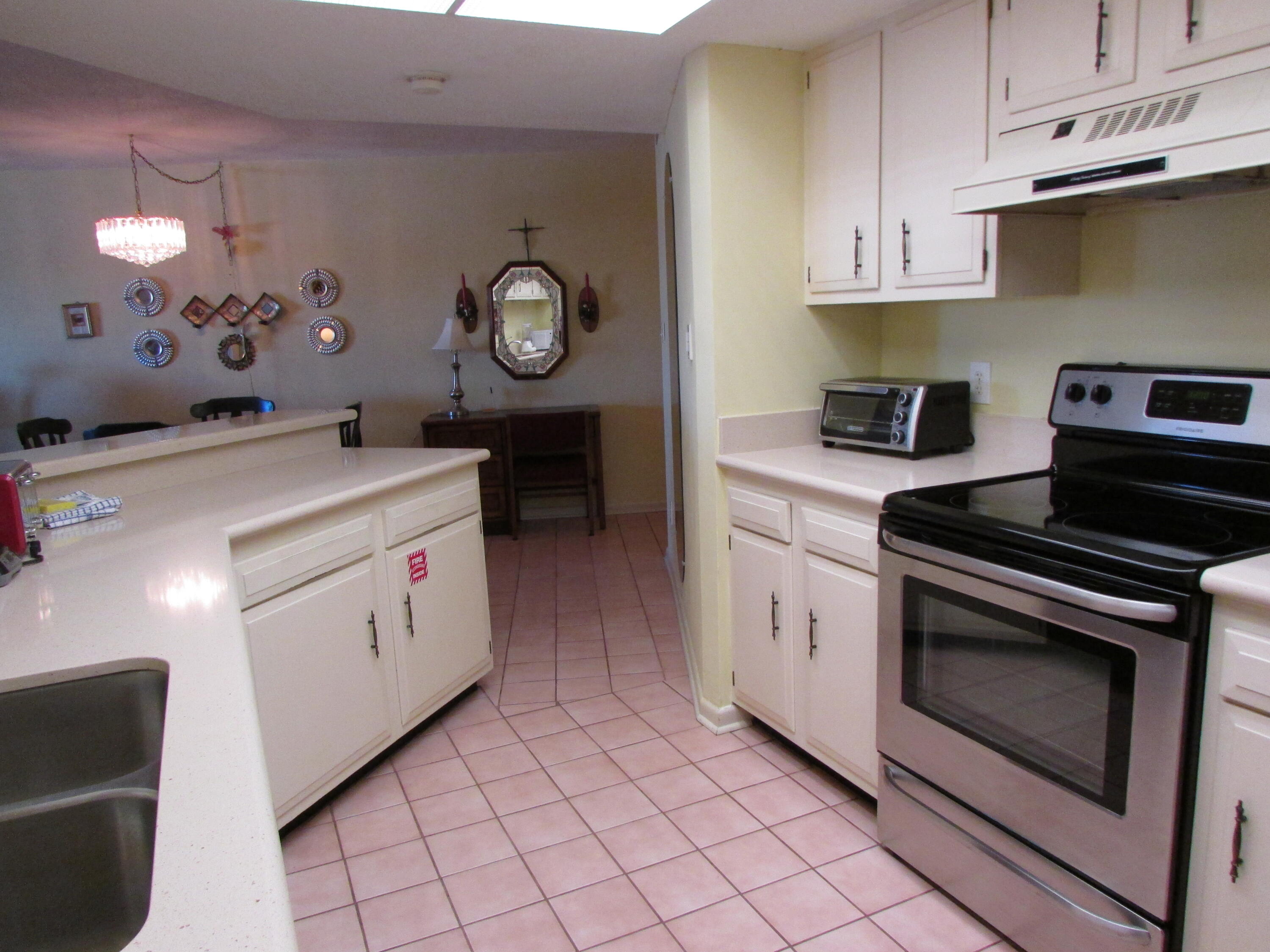 EL MATADOR CONDO - Residential