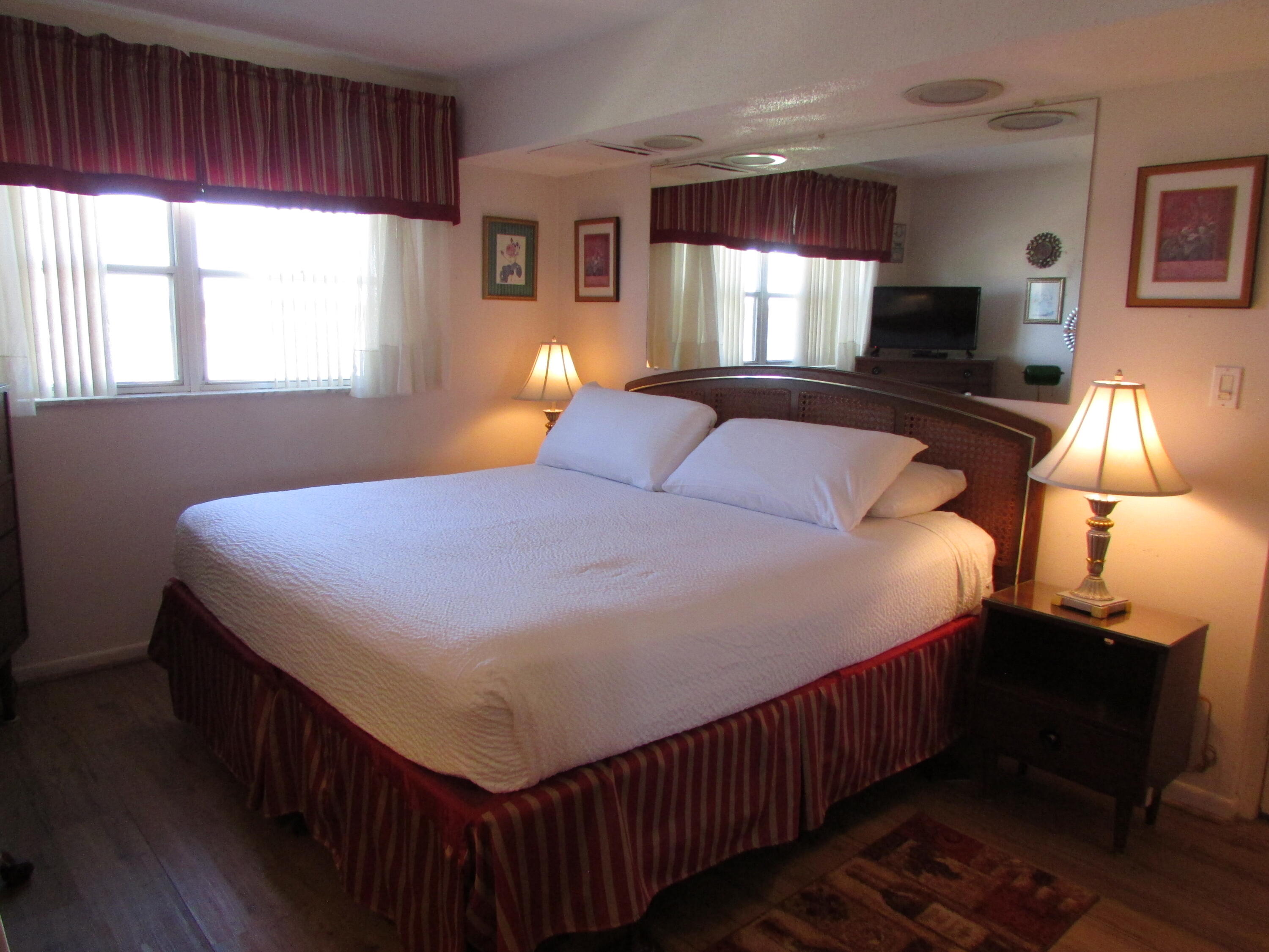 EL MATADOR CONDO - Residential