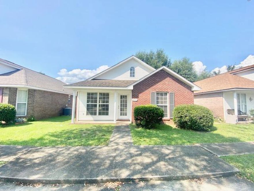 *Available September 15th*Great floor plan! Tray ceiling, crown molding & columns in L/R. Enough space in L/R for computer desk, too. Open living room, dining area and kitchen. Light cabinets, ceiling fans thru-out, breakfast bar. Tiled foyer, kitchen & baths. Neutral carpets/walls.Storage room on backside of home.