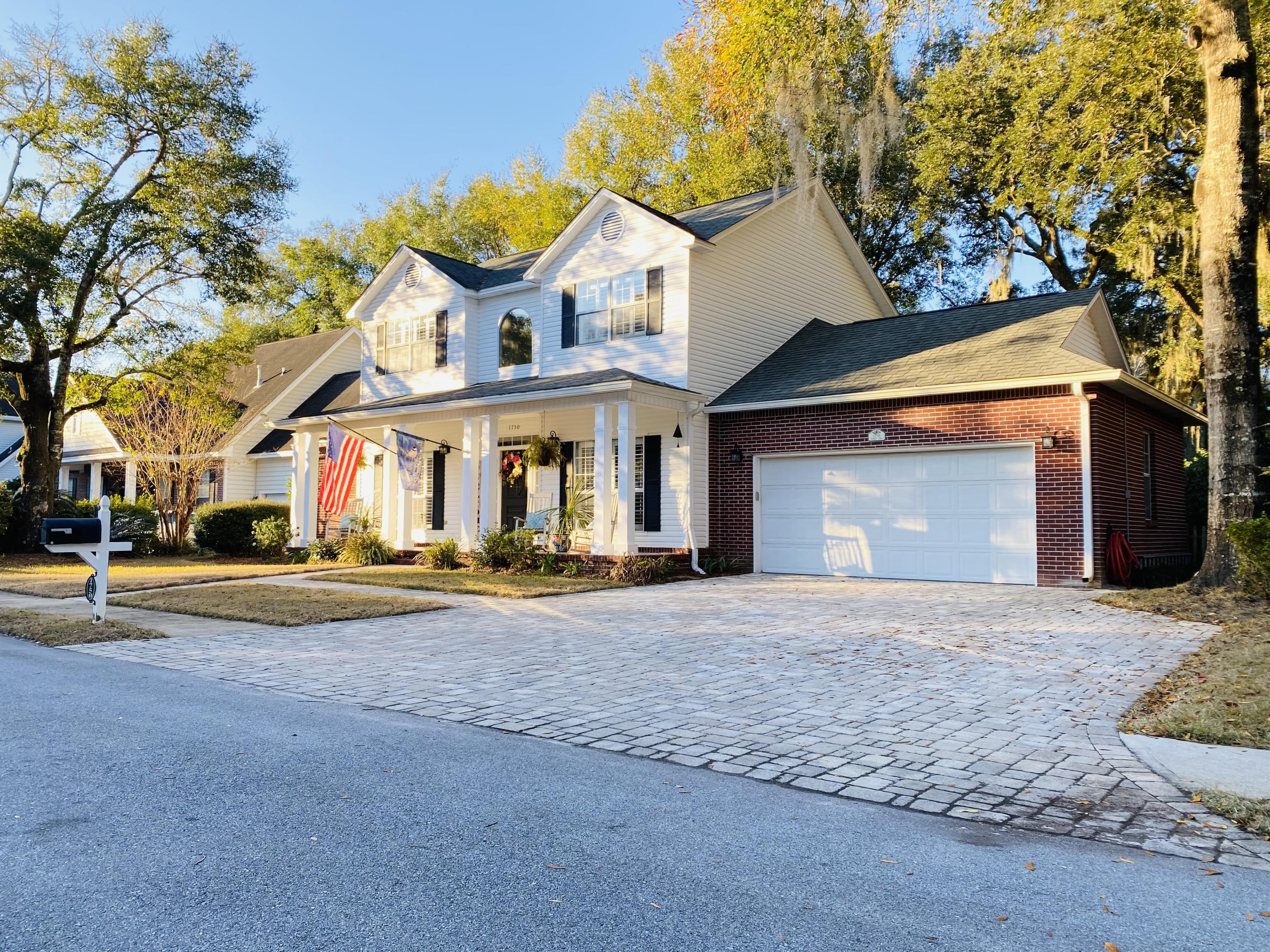 BOLTONS LANDING - Residential