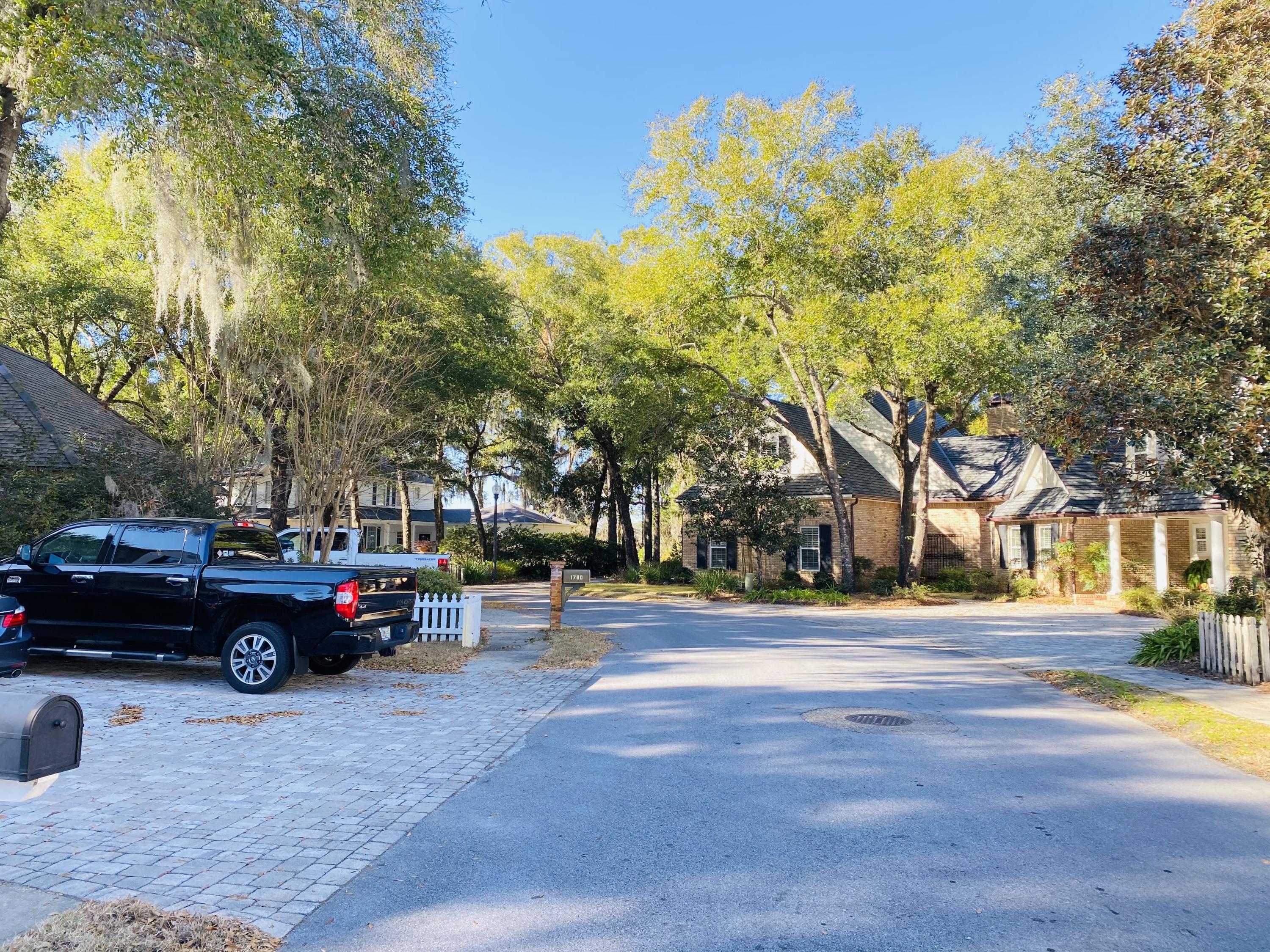 BOLTONS LANDING - Residential