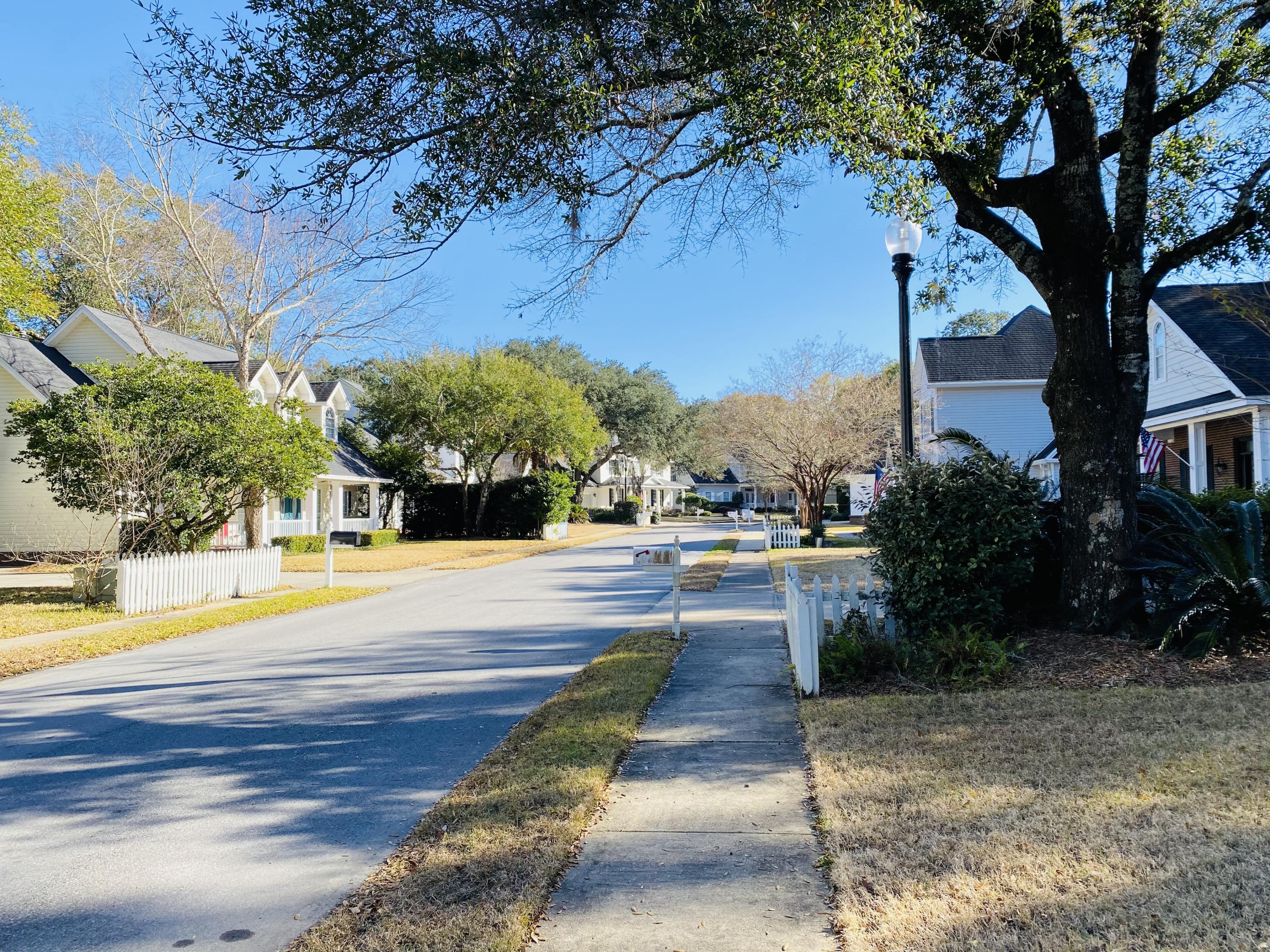 BOLTONS LANDING - Residential