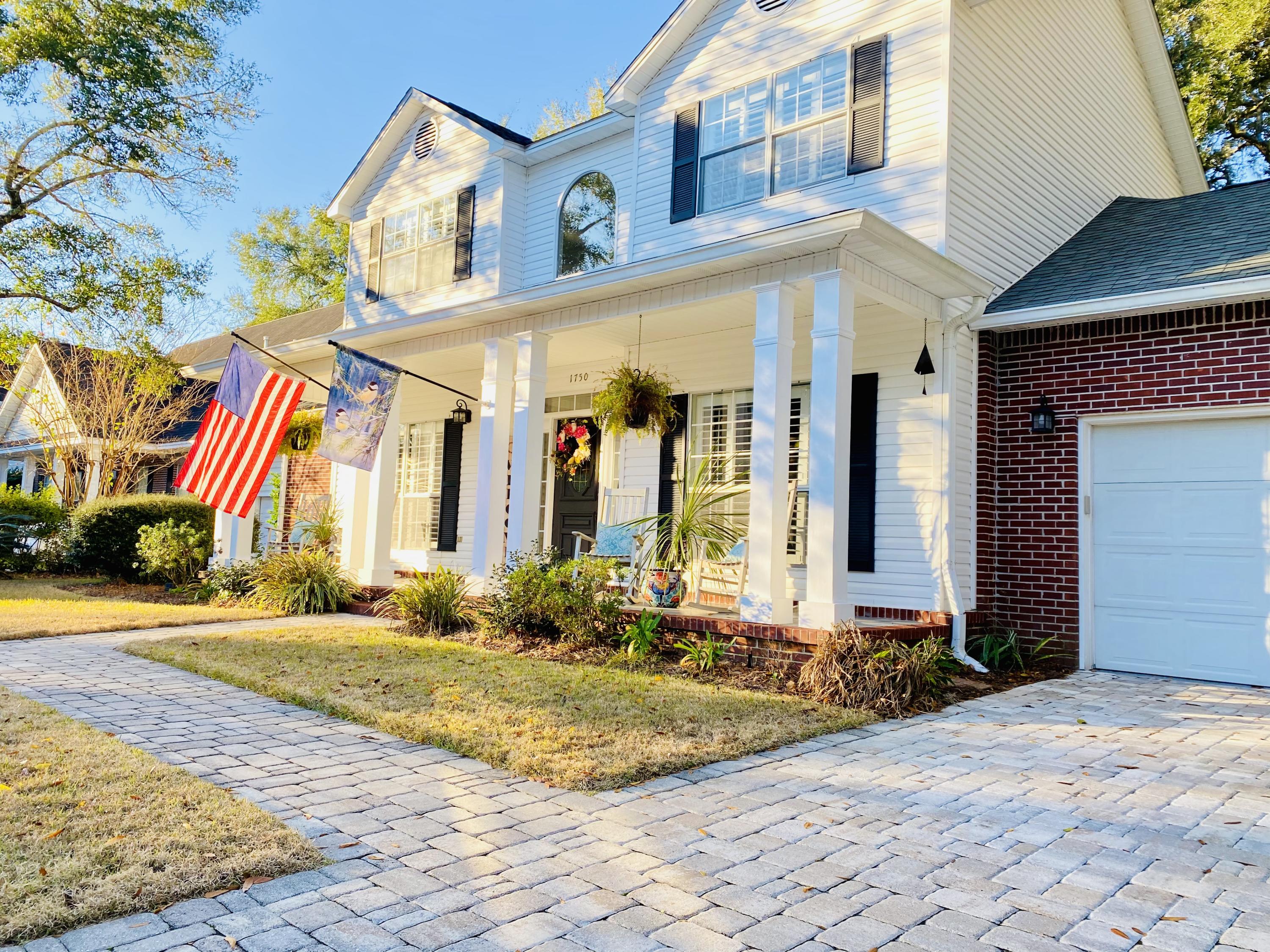 BOLTONS LANDING - Residential