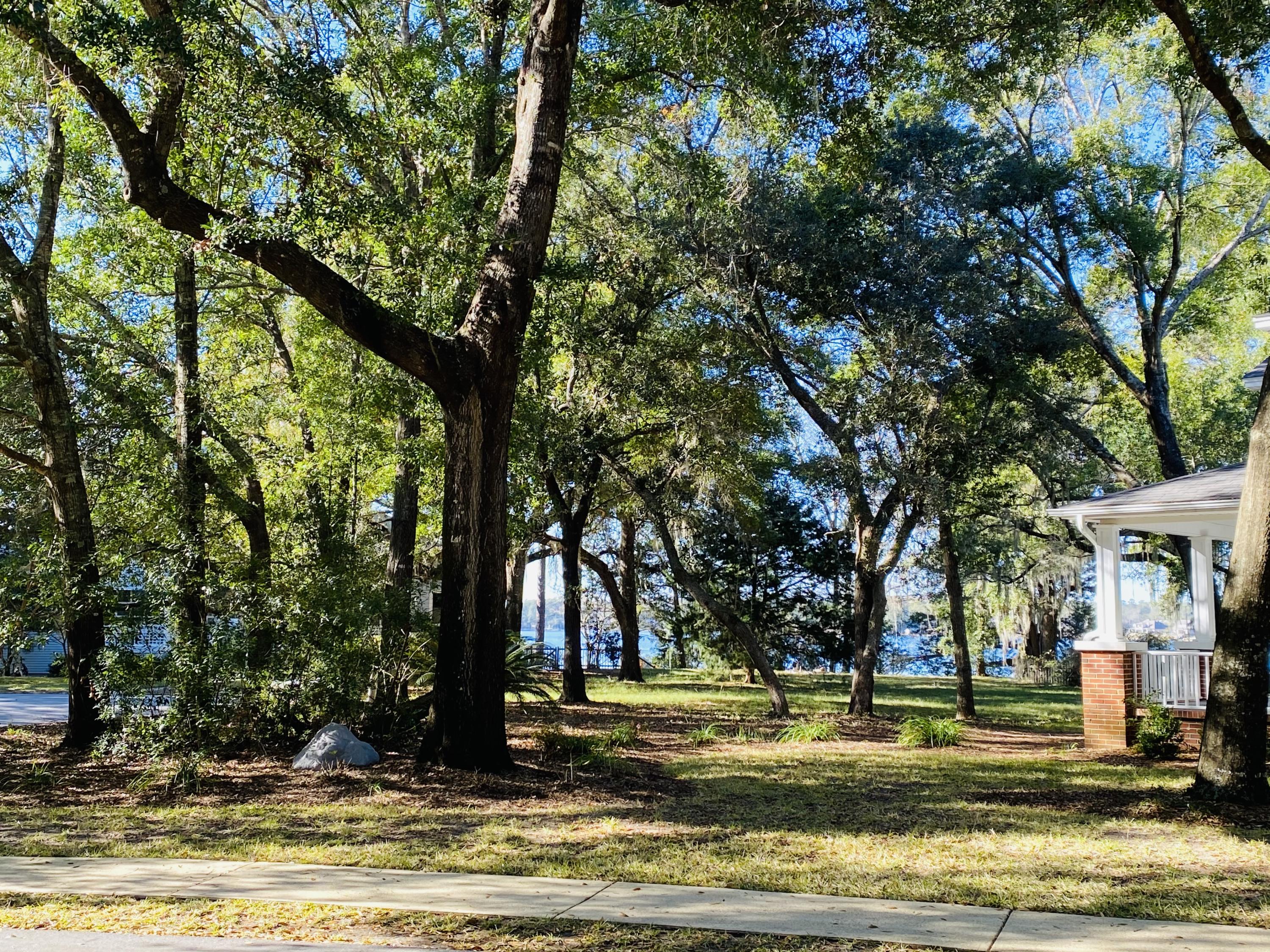 BOLTONS LANDING - Residential