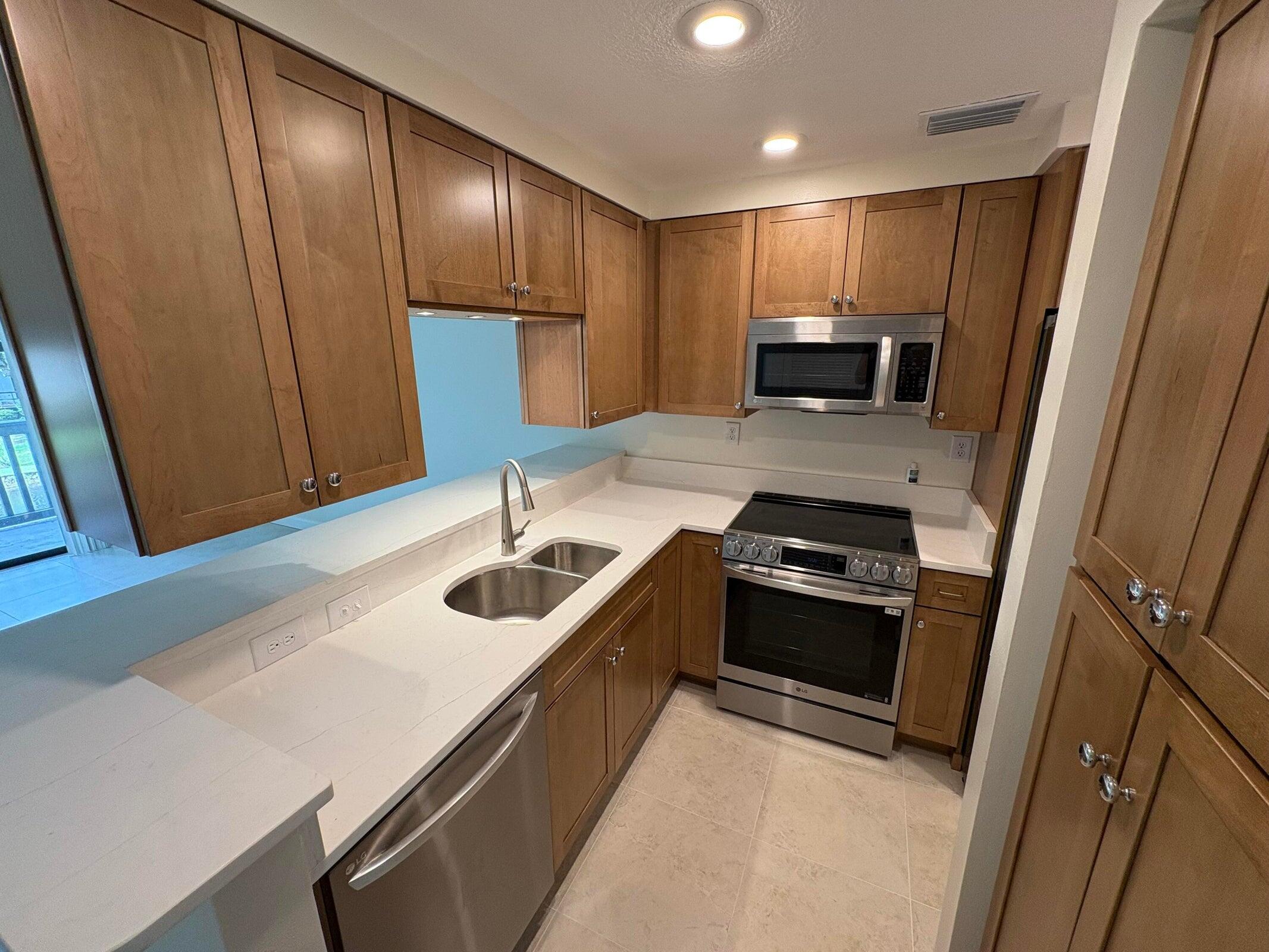 LAKESIDE CONDO AT BLUEWATER BAY - Residential Lease