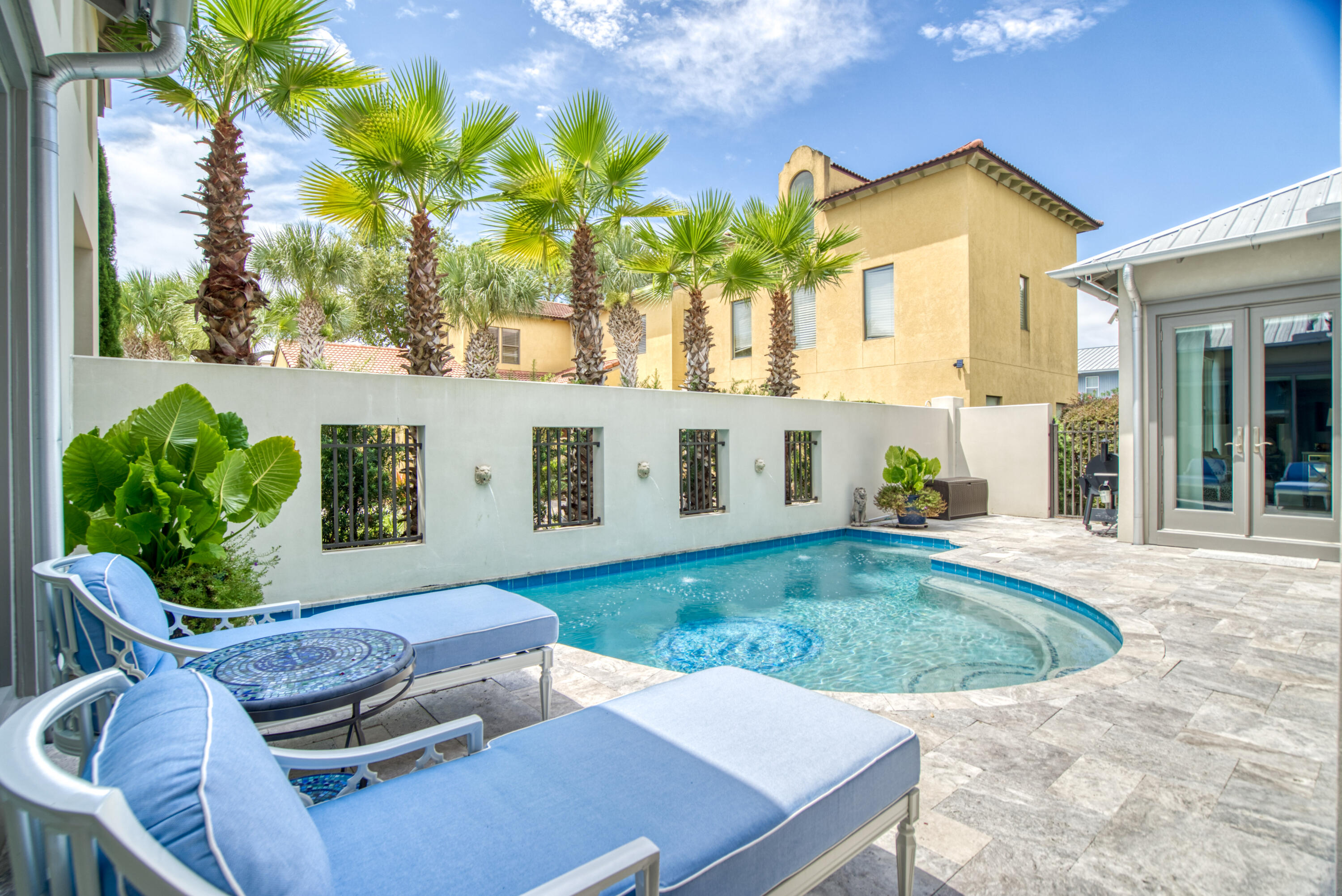 EMERALD WATERS VILLAGE - Residential
