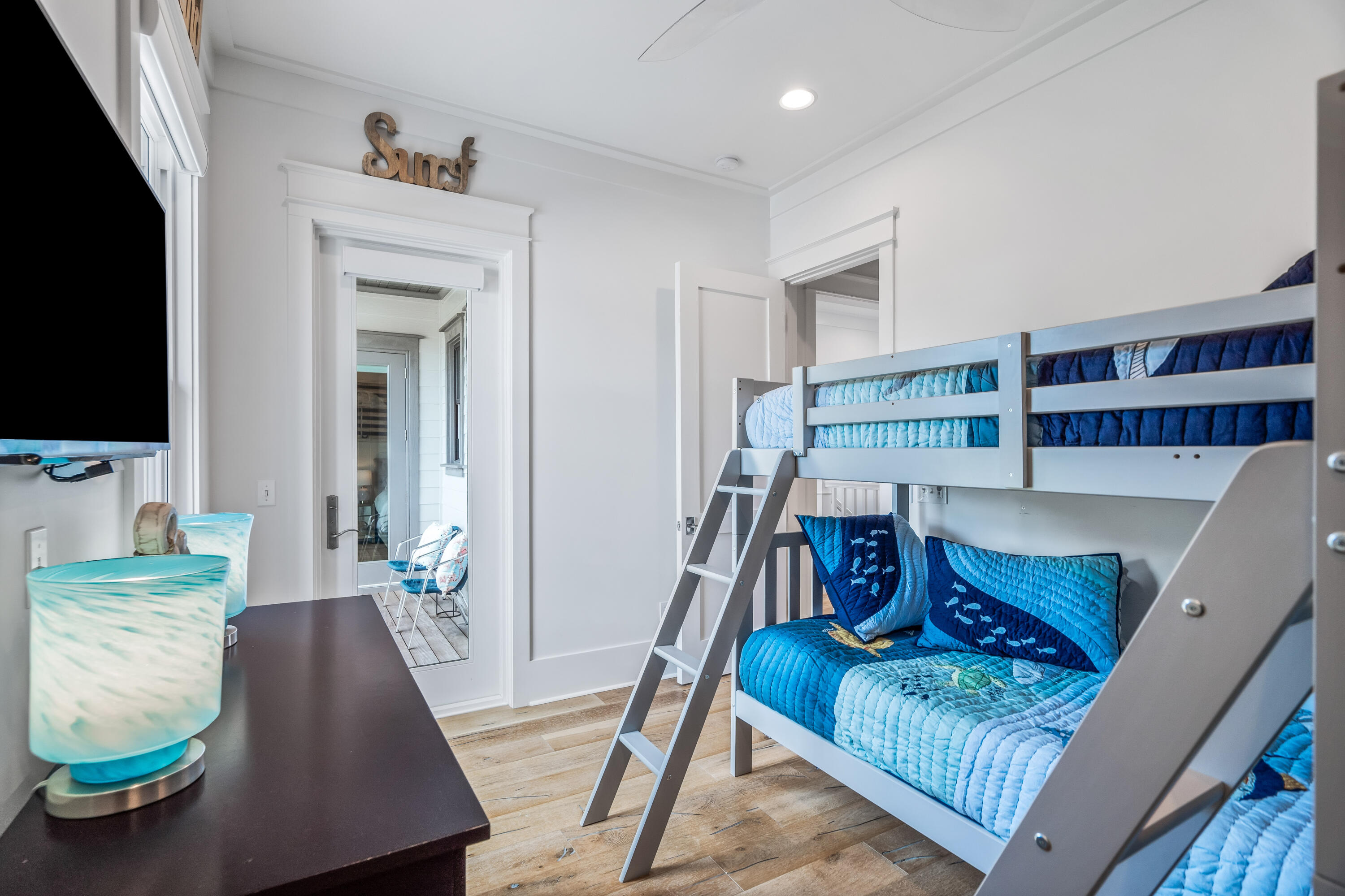 EMERALD WATERS VILLAGE - Residential