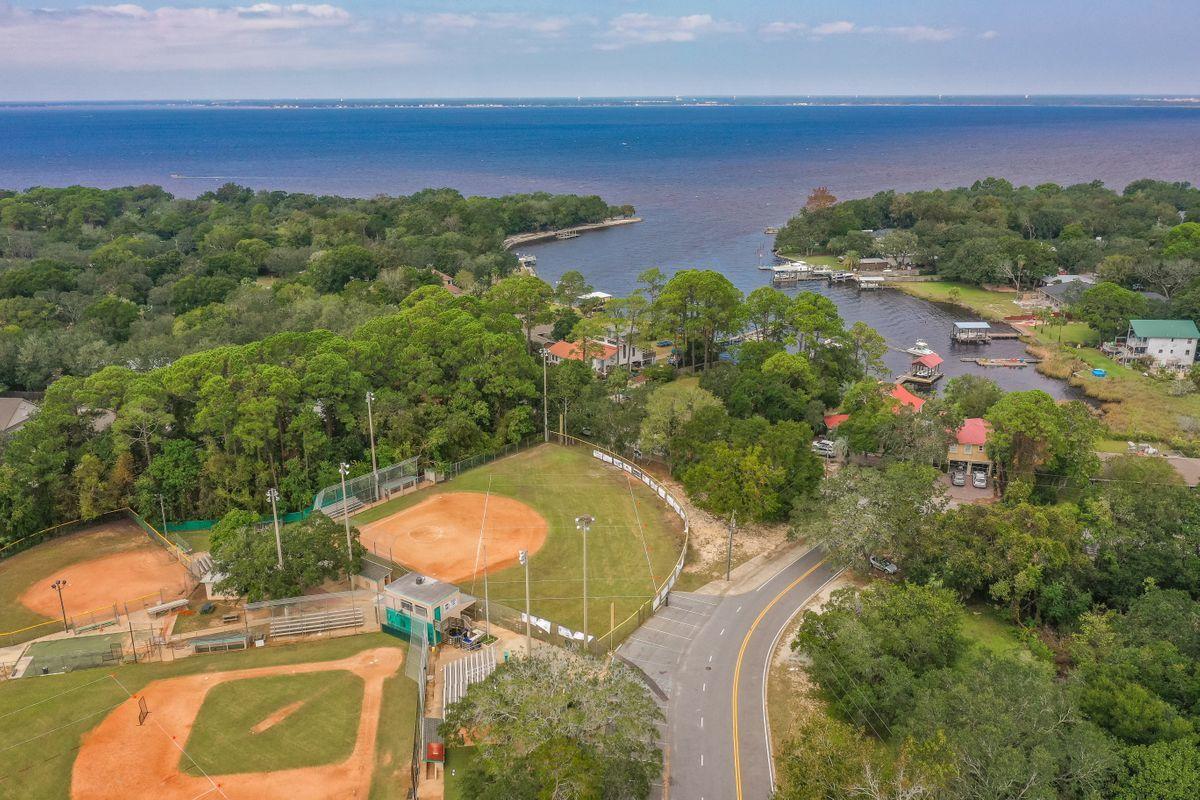 CALHOUN S/D TO DESTIN - Residential