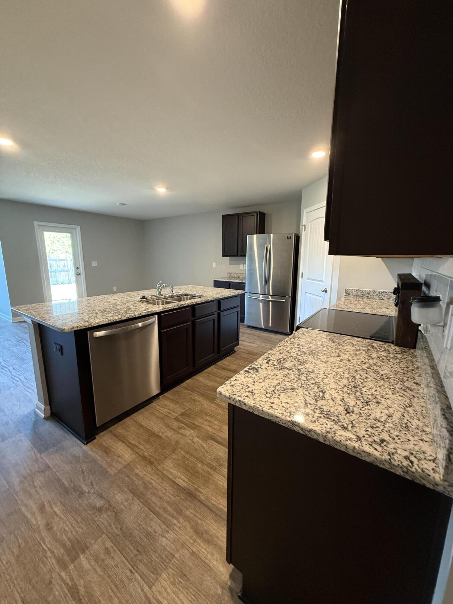 Redstone Commons - Residential Lease