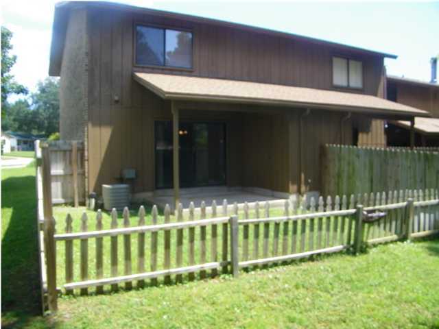 BAYWOOD T/H - Residential Lease