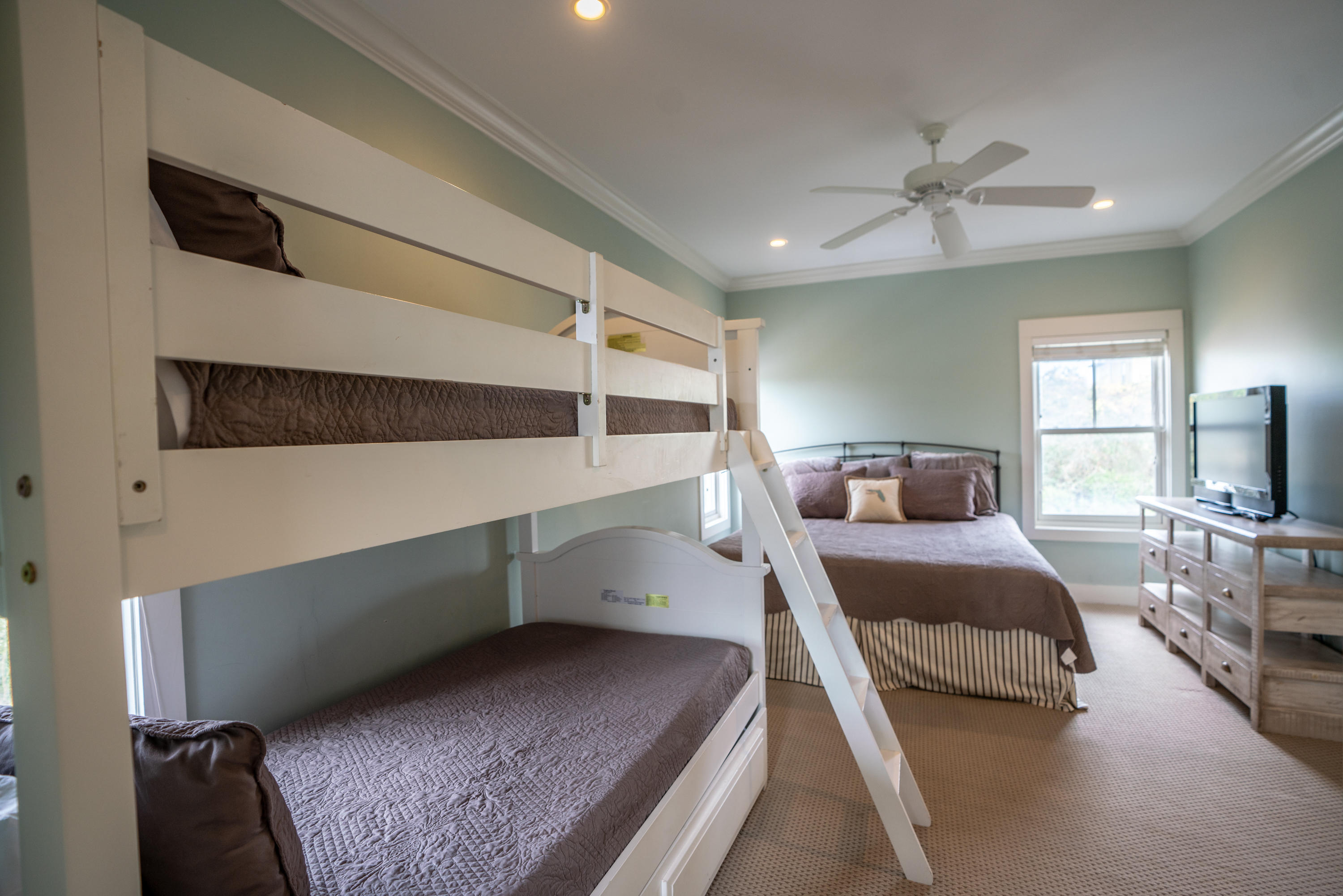 EASTERN LAKE S/D - Residential